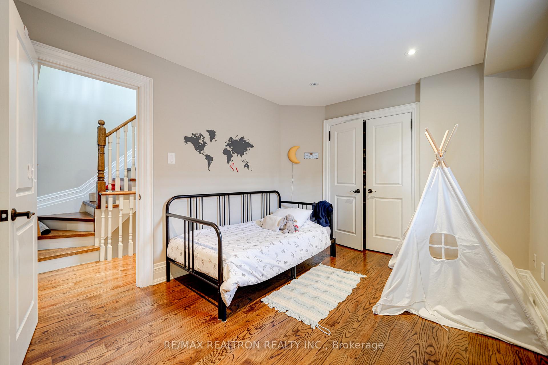 Photo 21 of 52 Ridley Boulevard, Toronto, Bedford Park-Nortown — HOMEH