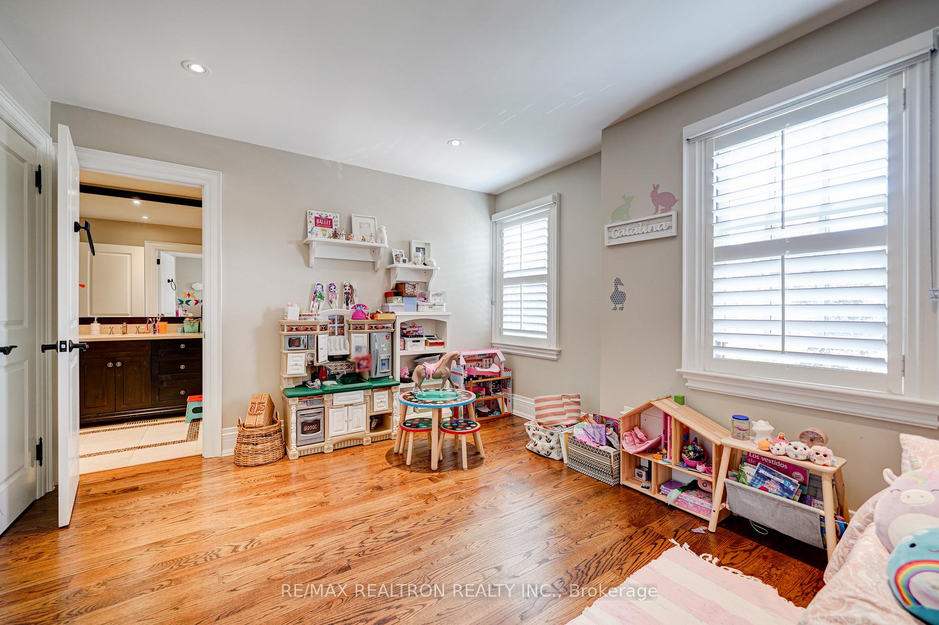 Photo 22 of 52 Ridley Boulevard, Toronto, Bedford Park-Nortown — HOMEH