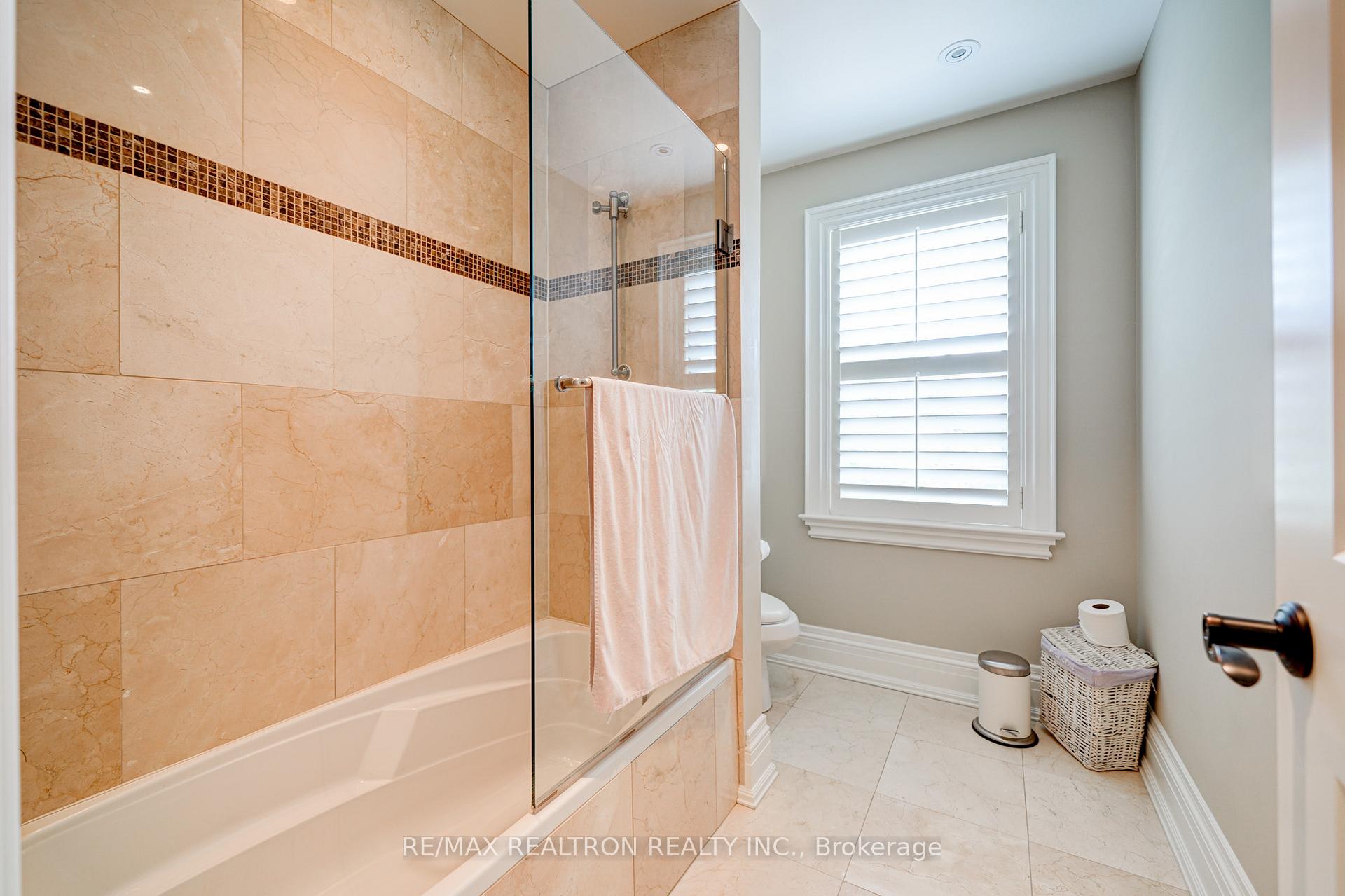 Photo 24 of 52 Ridley Boulevard, Toronto, Bedford Park-Nortown — HOMEH