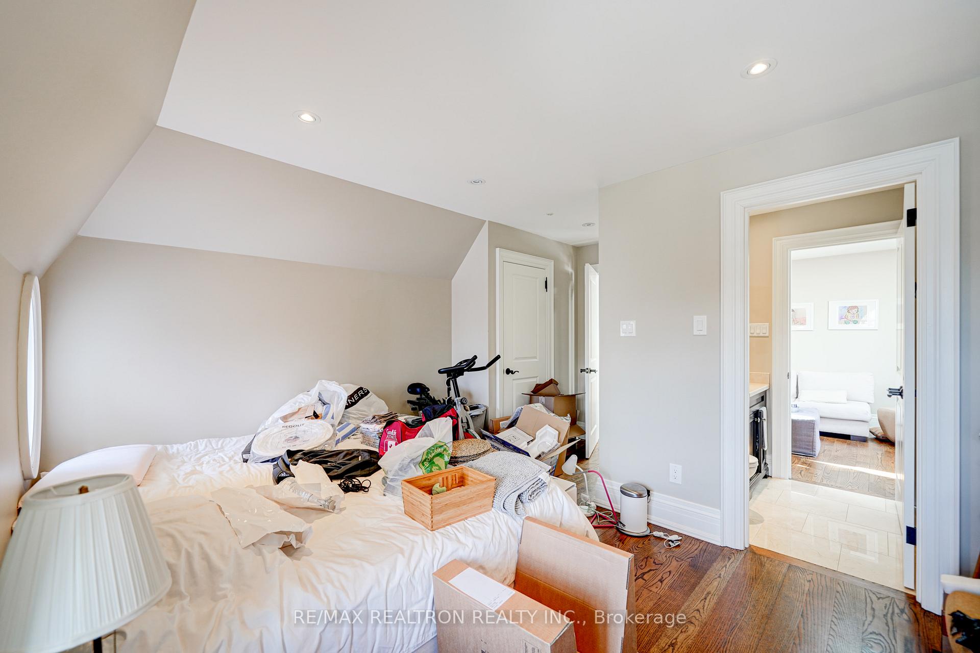 Photo 29 of 52 Ridley Boulevard, Toronto, Bedford Park-Nortown — HOMEH