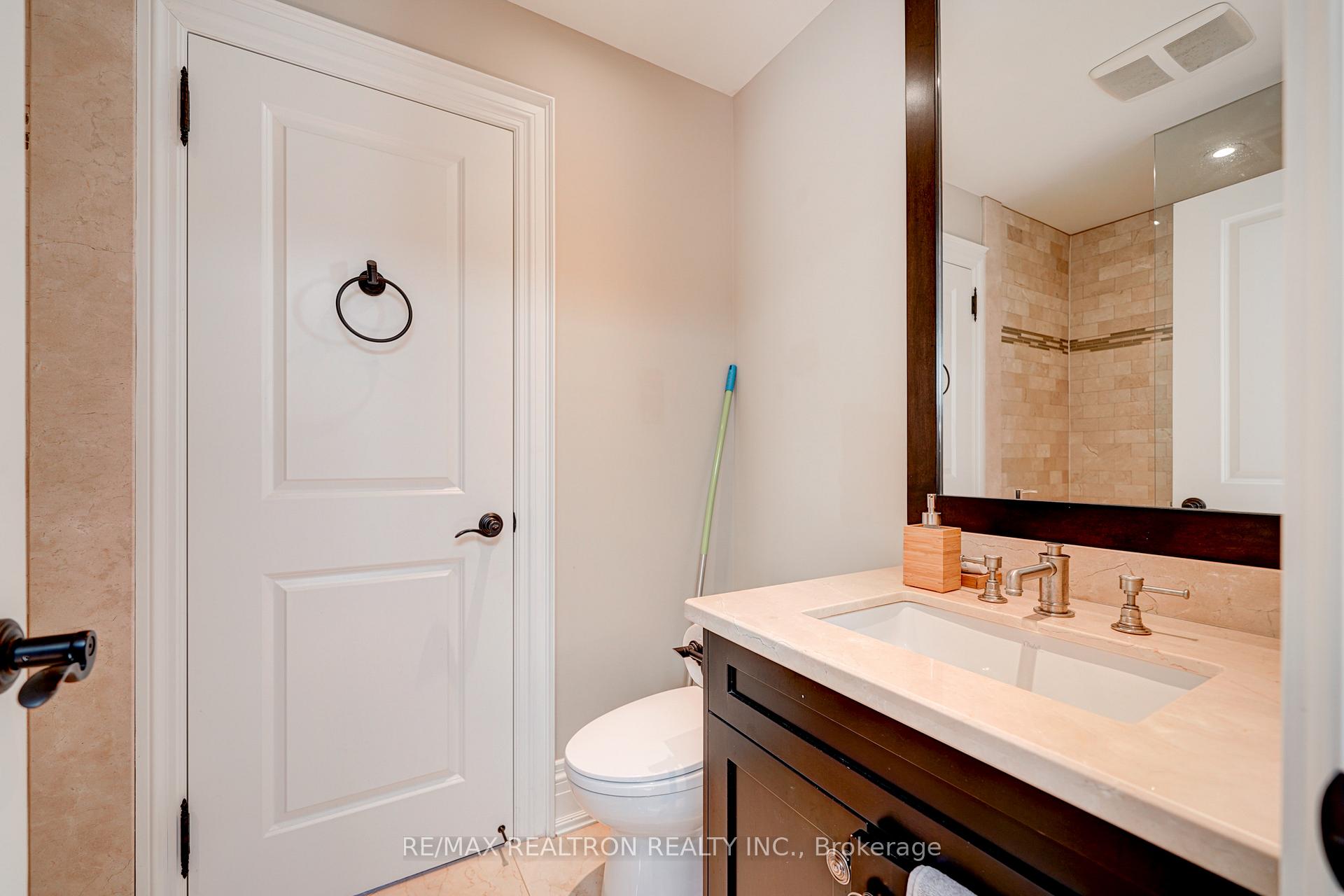 Photo 30 of 52 Ridley Boulevard, Toronto, Bedford Park-Nortown — HOMEH