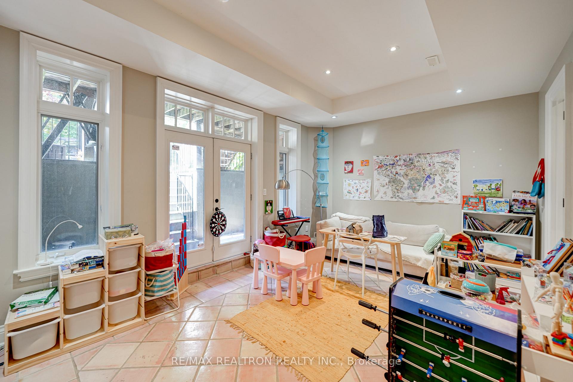 Photo 32 of 52 Ridley Boulevard, Toronto, Bedford Park-Nortown — HOMEH