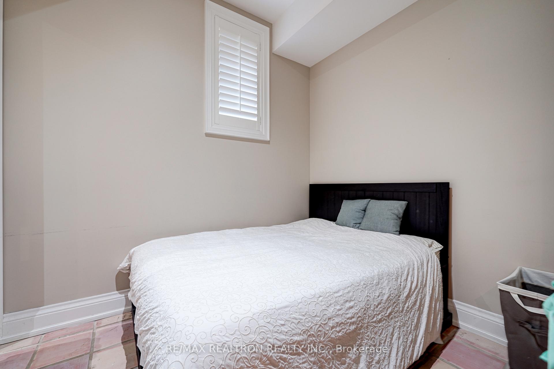 Photo 34 of 52 Ridley Boulevard, Toronto, Bedford Park-Nortown — HOMEH