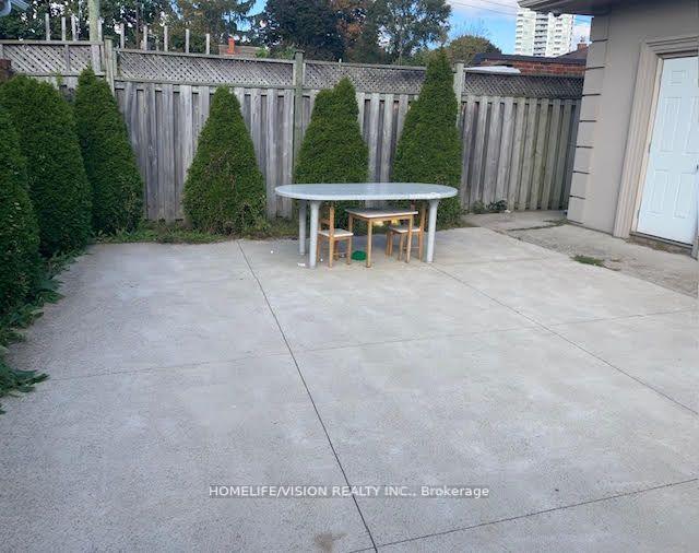 Photo 2 of Unit Lower, 52 Farmcrest Drive, Scarborough, Tam O'Shanter-Sullivan — HOMEH