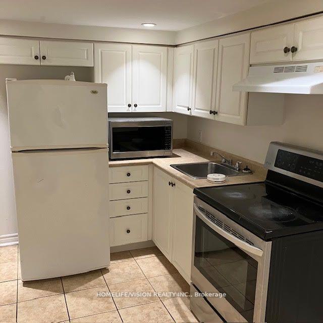 Photo 4 of Unit Lower, 52 Farmcrest Drive, Scarborough, Tam O'Shanter-Sullivan — HOMEH