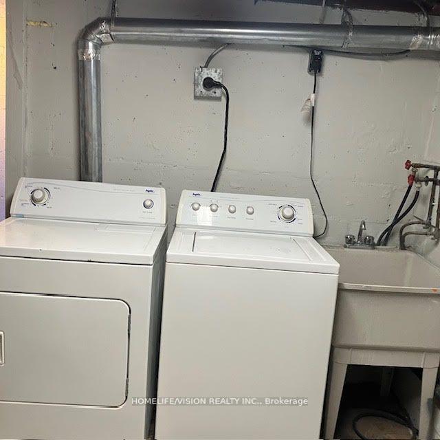 Photo 11 of Unit Lower, 52 Farmcrest Drive, Scarborough, Tam O'Shanter-Sullivan — HOMEH