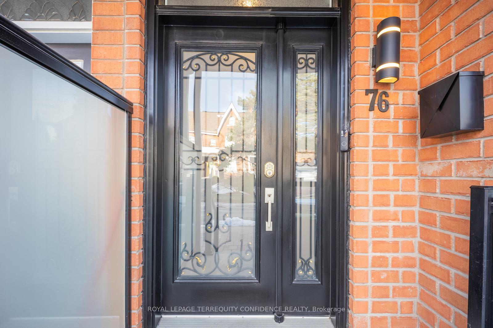 Photo 2 of 76 Montrose Avenue, Toronto, Trinity-Bellwoods — HOMEH