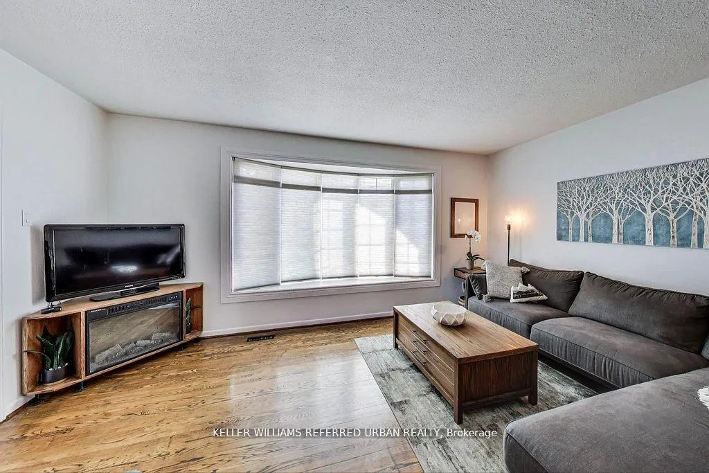 Photo 6 of 116 Fallingdale Crescent, Brampton, Southgate — HOMEH