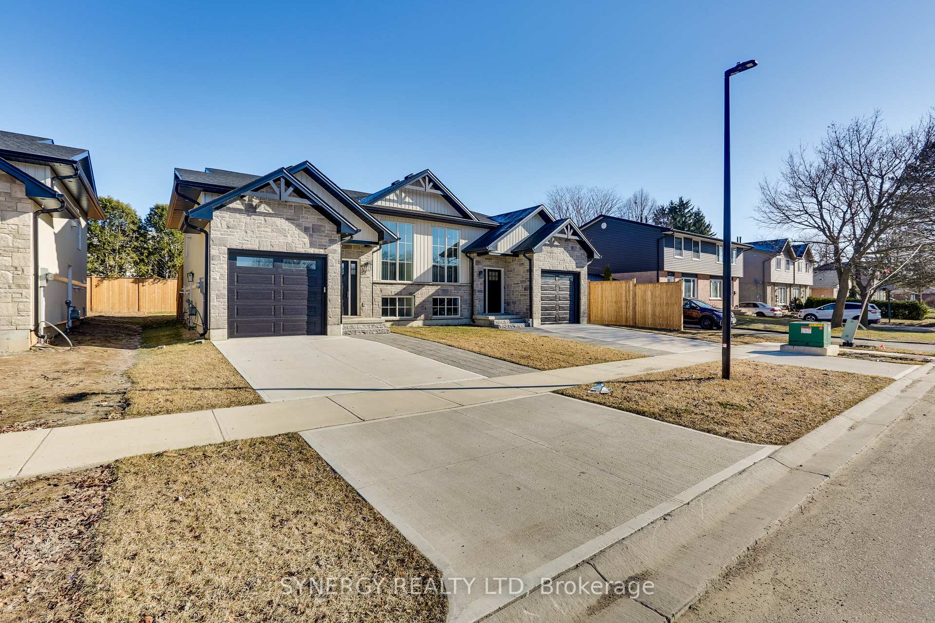 Photo 2 of 3 Haddon Lane, Strathroy-Caradoc, NW — HOMEH