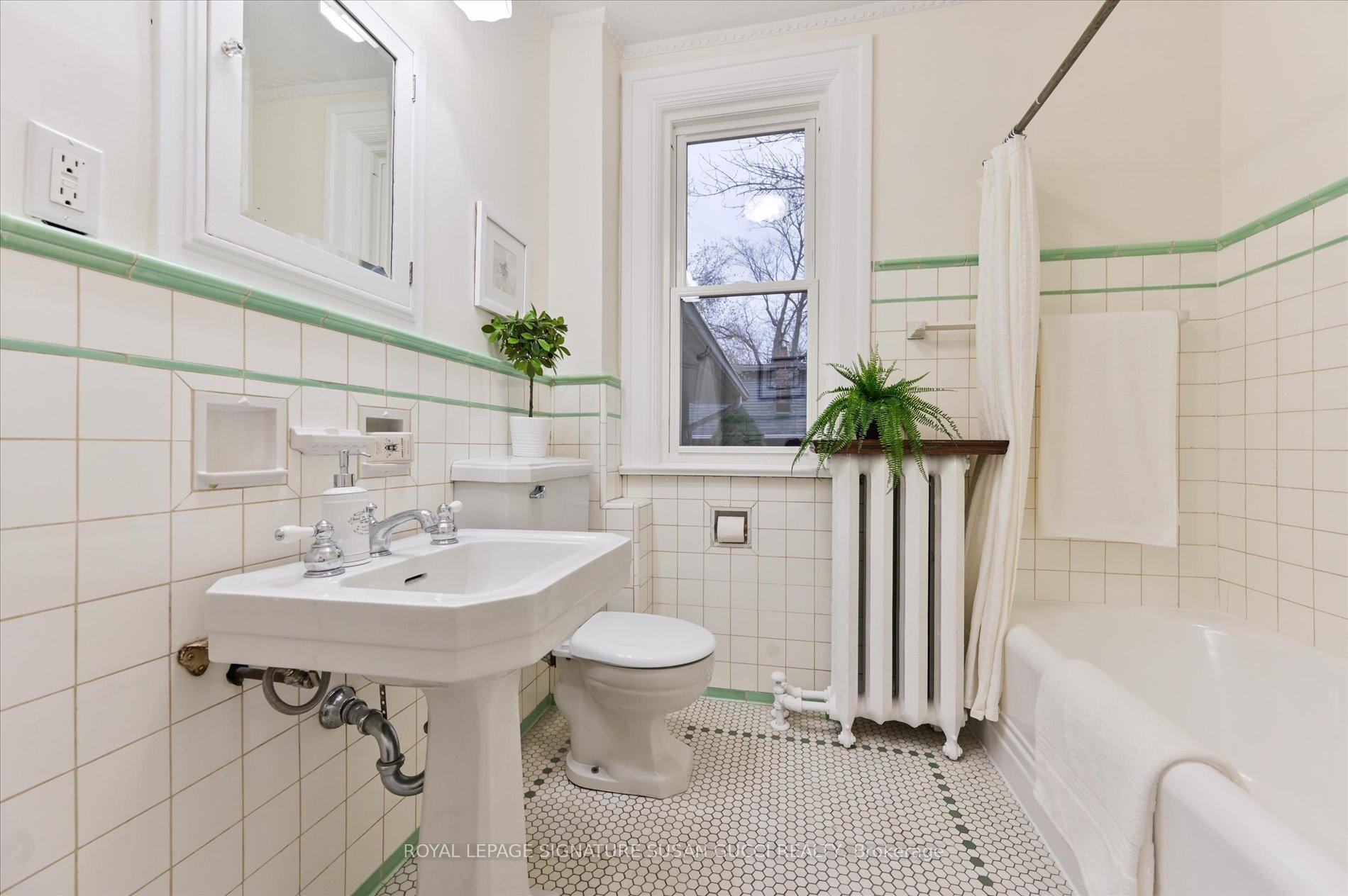 Photo 14 of 6 Lyall Avenue, Toronto, East End-Danforth — HOMEH