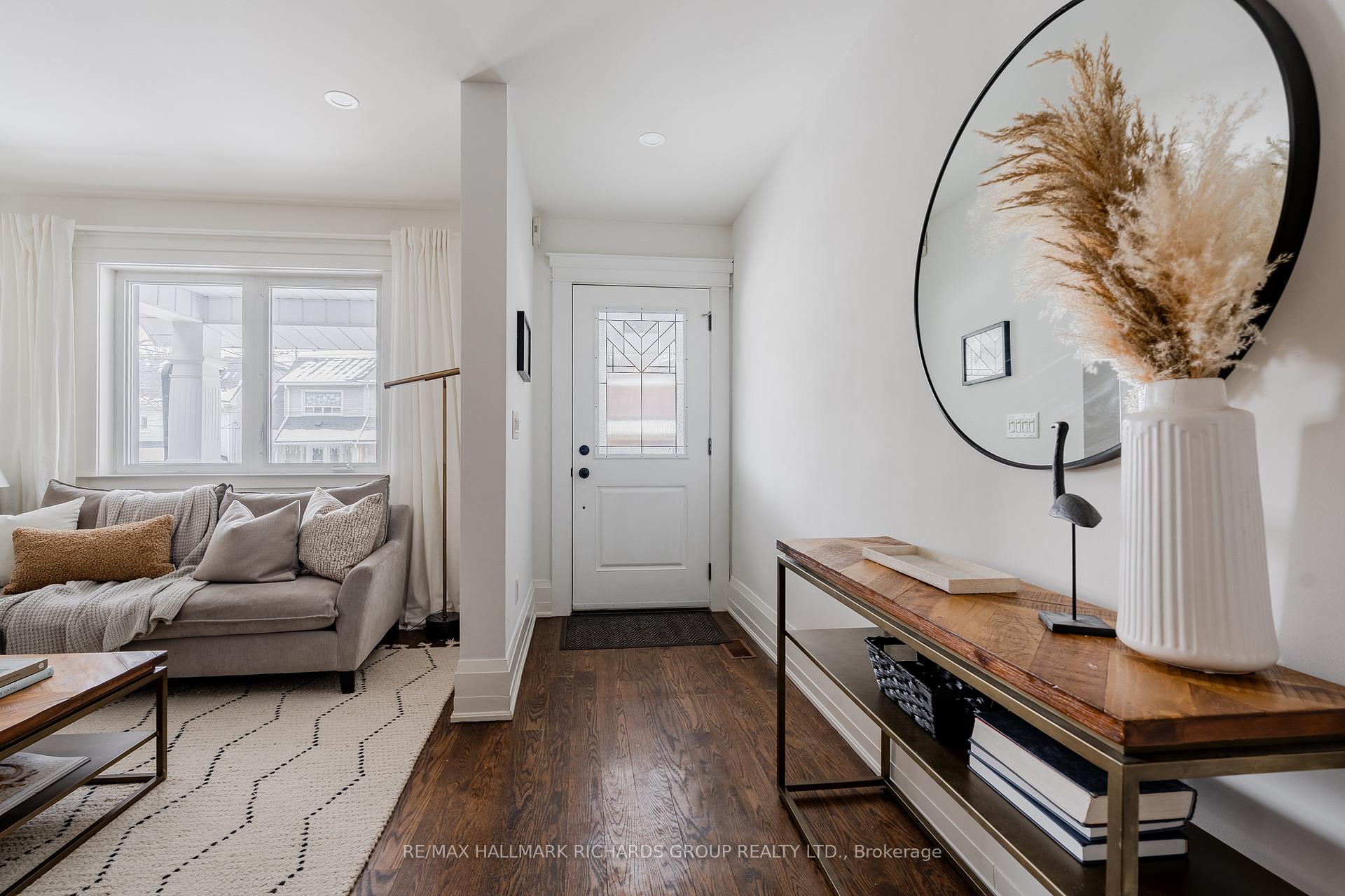 Photo 3 of 35 Kingsmount Park Road, Toronto, Woodbine Corridor — HOMEH