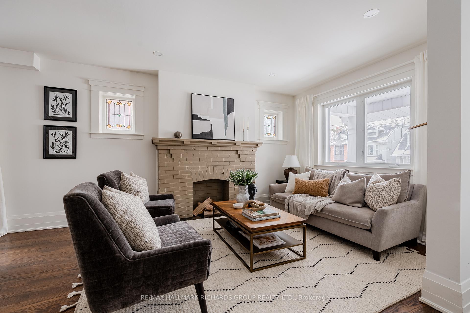 Photo 4 of 35 Kingsmount Park Road, Toronto, Woodbine Corridor — HOMEH