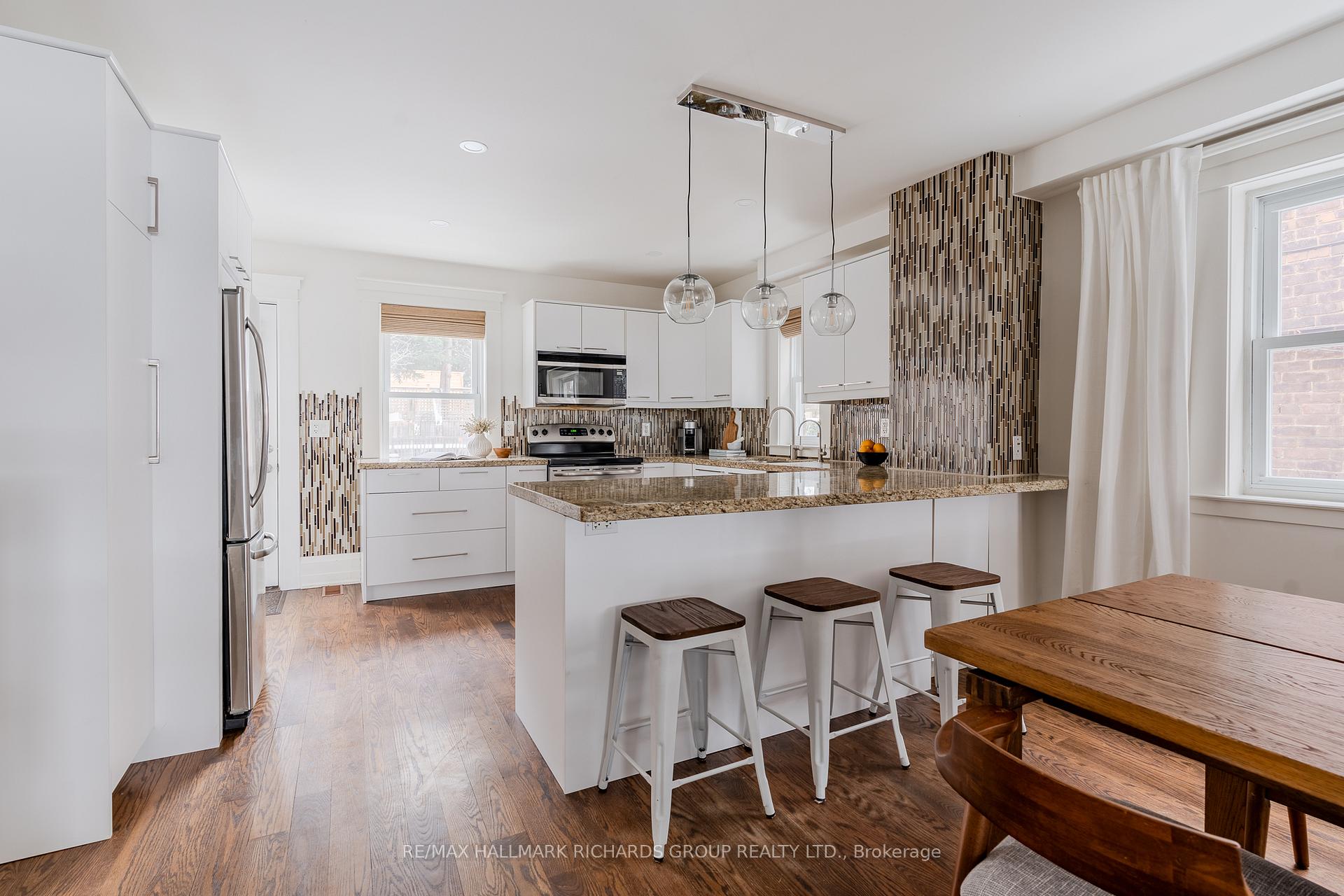 Photo 6 of 35 Kingsmount Park Road, Toronto, Woodbine Corridor — HOMEH
