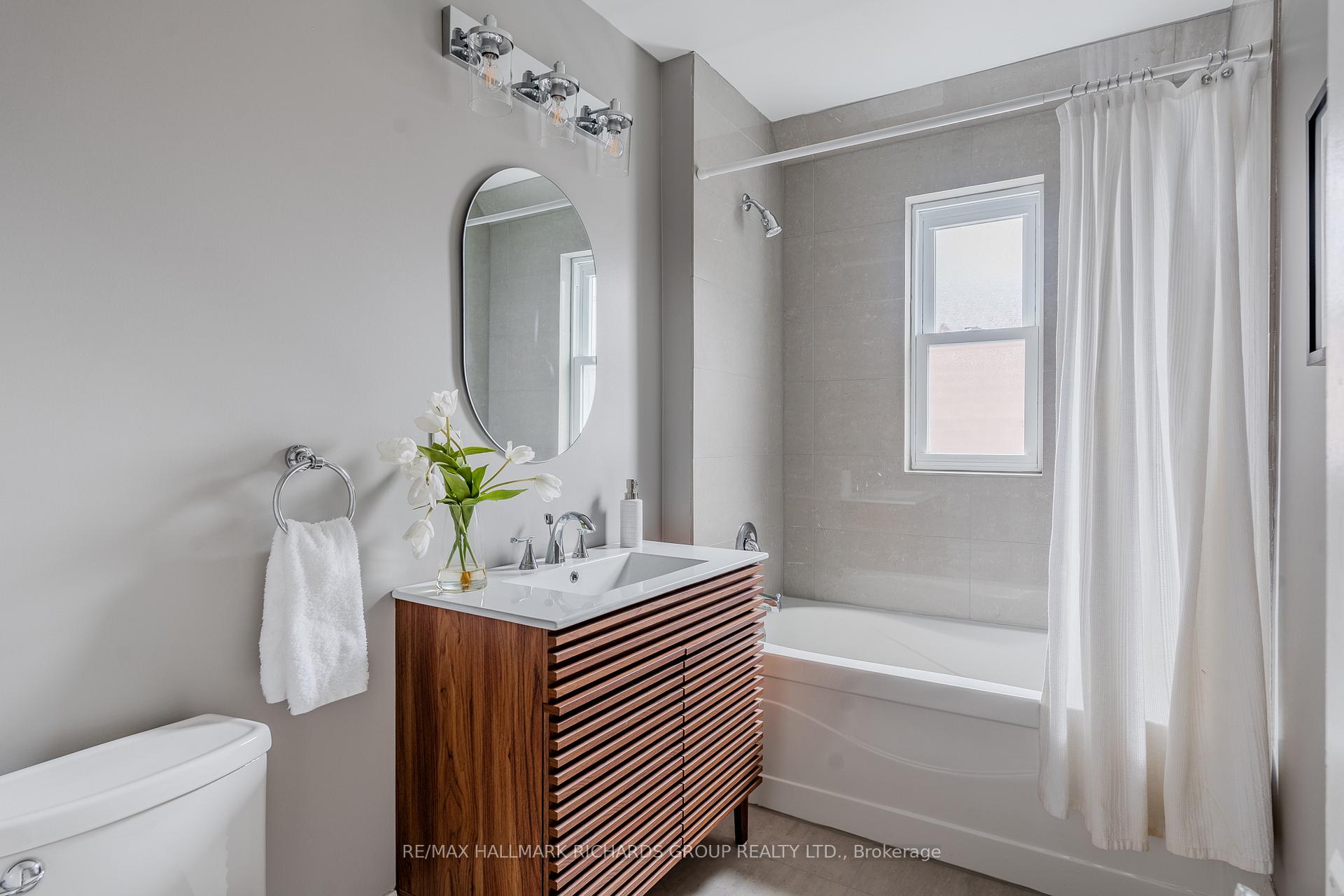 Photo 13 of 35 Kingsmount Park Road, Toronto, Woodbine Corridor — HOMEH