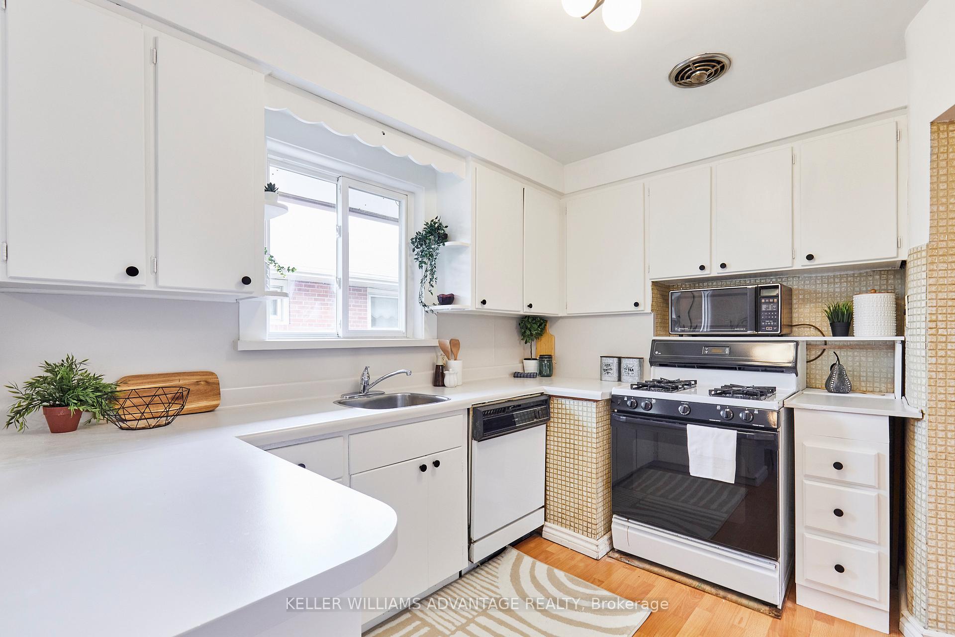 Photo 13 of 44 Chopin Avenue, Scarborough, Ionview — HOMEH