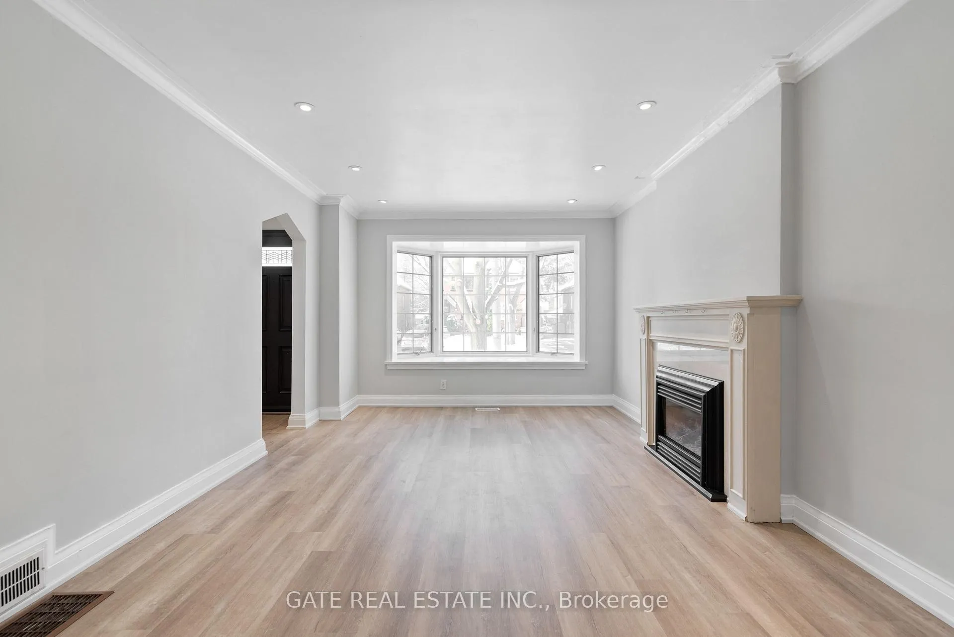 Photo 10 of 349 Laird Drive, Toronto, Leaside — HOMEH