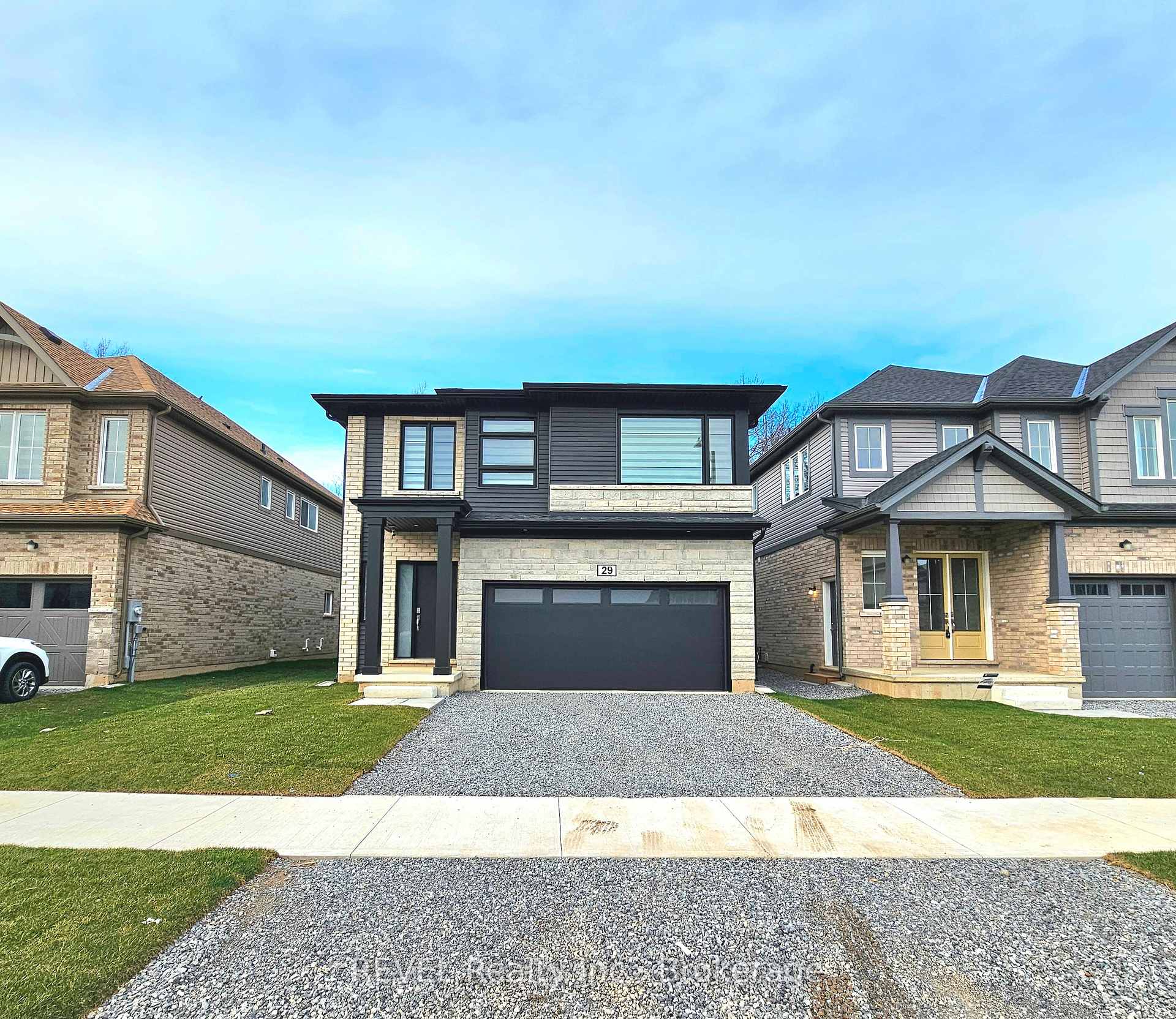 Photo 1 of 29 Willson Drive, Thorold, Hurricane/Merrittville — HOMEH