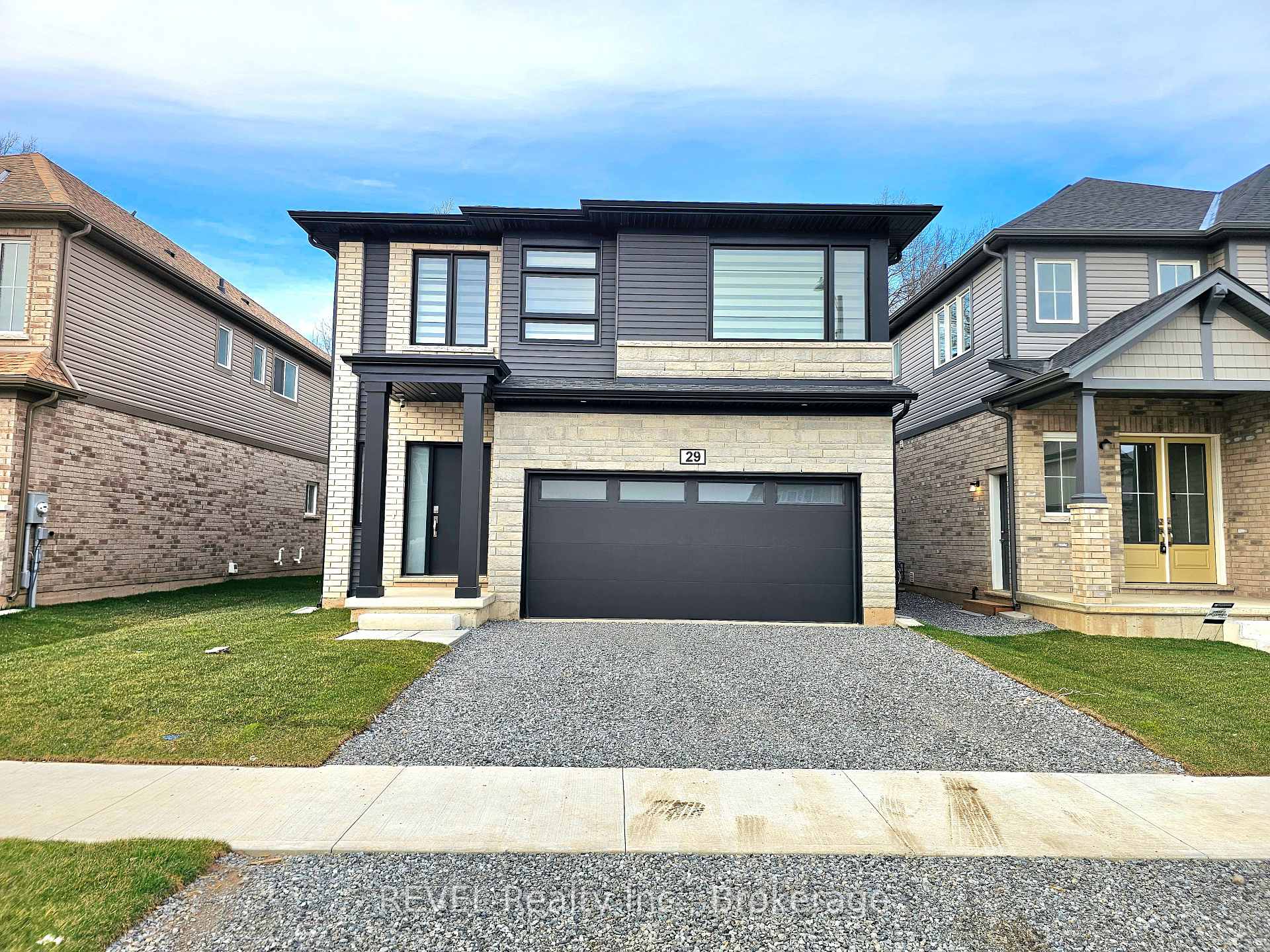Photo 2 of 29 Willson Drive, Thorold, Hurricane/Merrittville — HOMEH