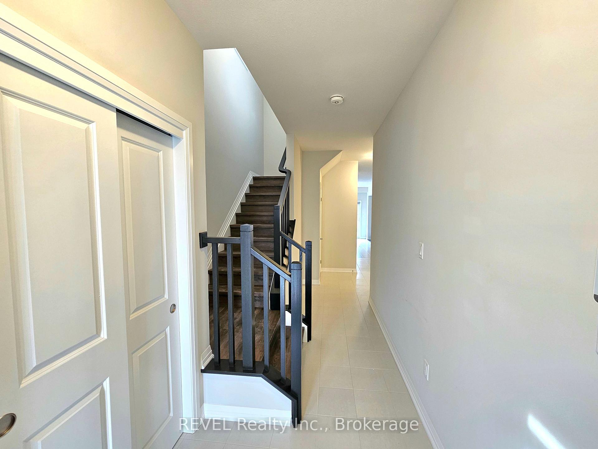 Photo 3 of 29 Willson Drive, Thorold, Hurricane/Merrittville — HOMEH