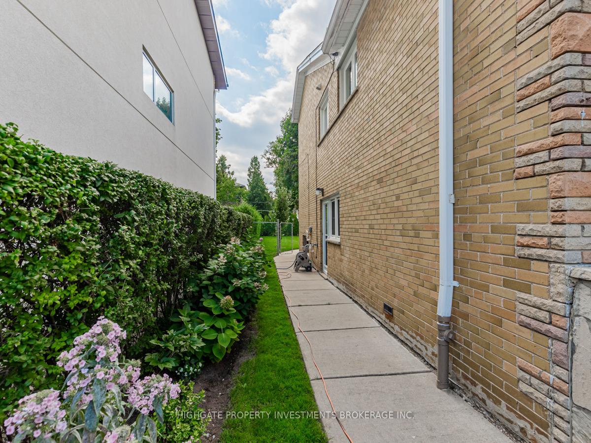 Photo 27 of 213 Briar Hill Avenue, Toronto, Lawrence Park South — HOMEH
