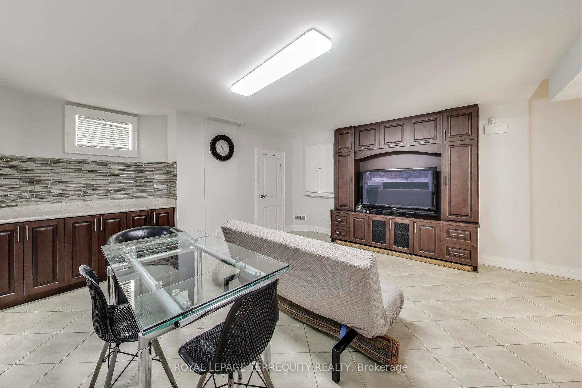 Photo 5 of 1150 Broadview Avenue, Toronto, Broadview North — HOMEH