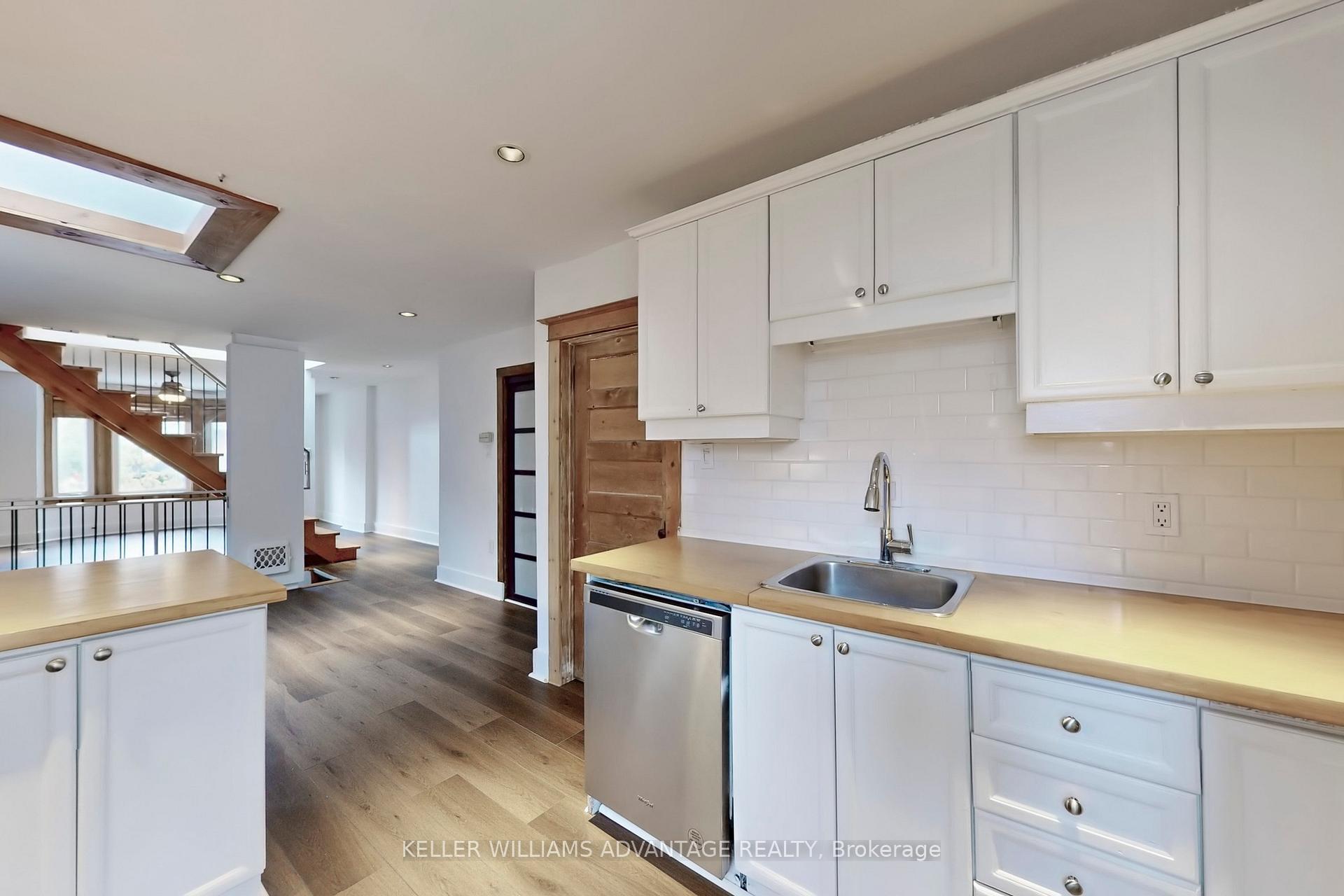 Photo 7 of Unit Upper, 54 Brookmount Road, Toronto, The Beaches — HOMEH
