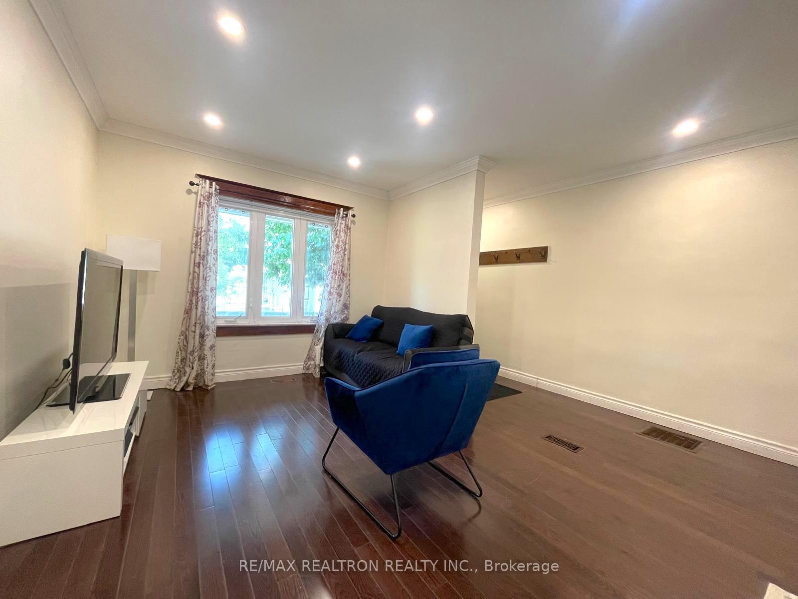 Photo 4 of Unit Upper, 165 Simpson Avenue, Toronto, North Riverdale — HOMEH