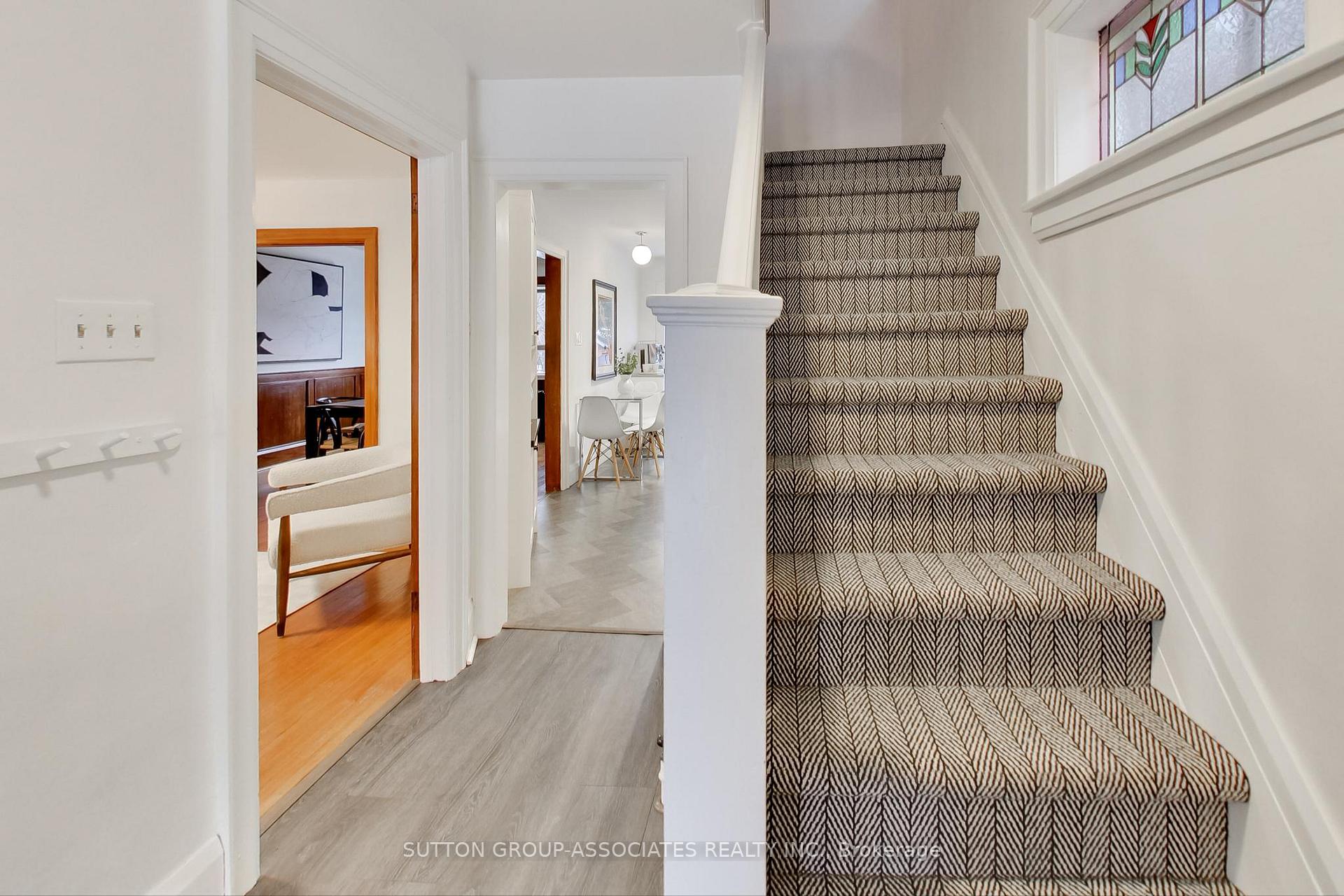 Photo 1 of 25 Roseneath Gardens, Toronto, Oakwood Village — HOMEH