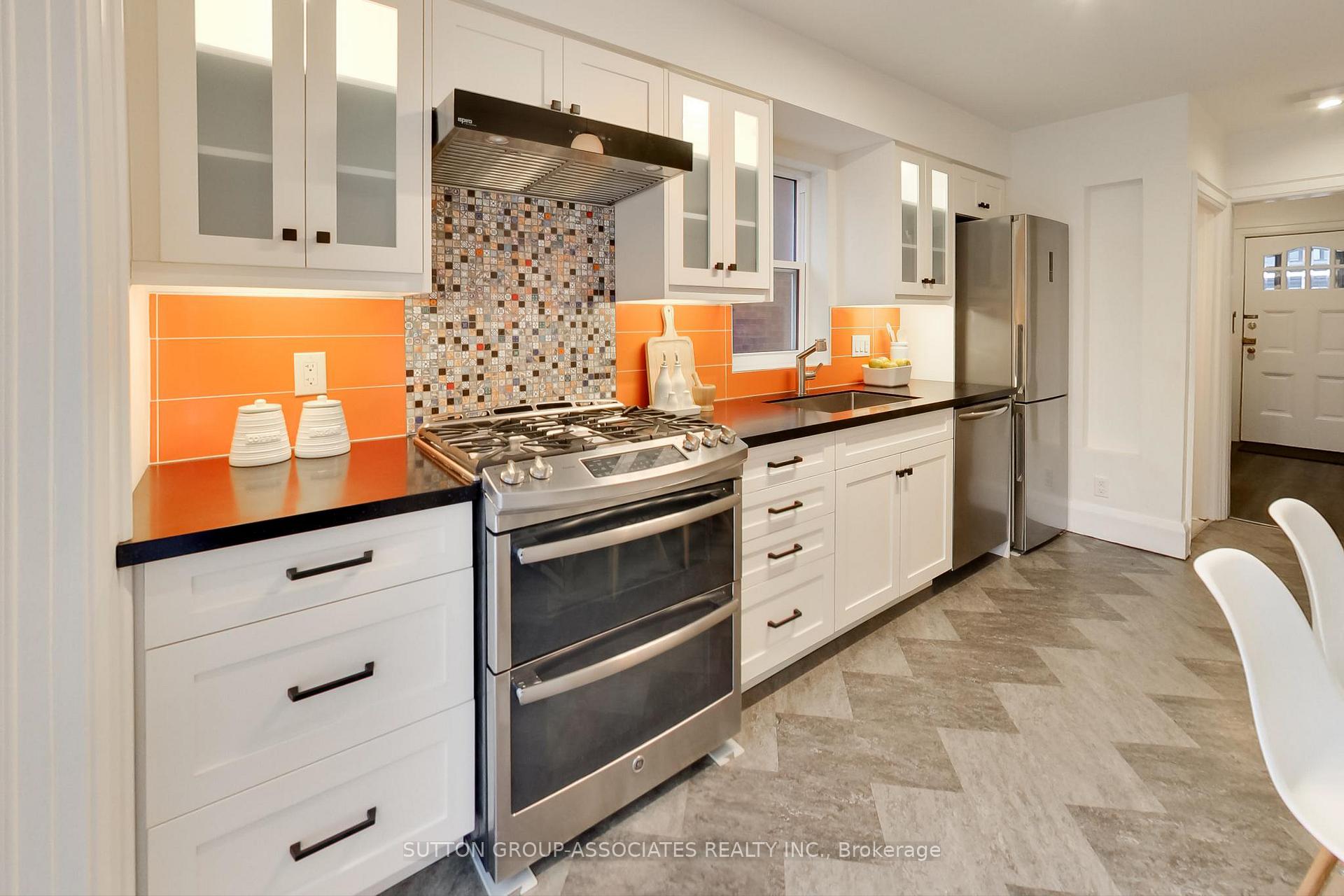 Photo 5 of 25 Roseneath Gardens, Toronto, Oakwood Village — HOMEH