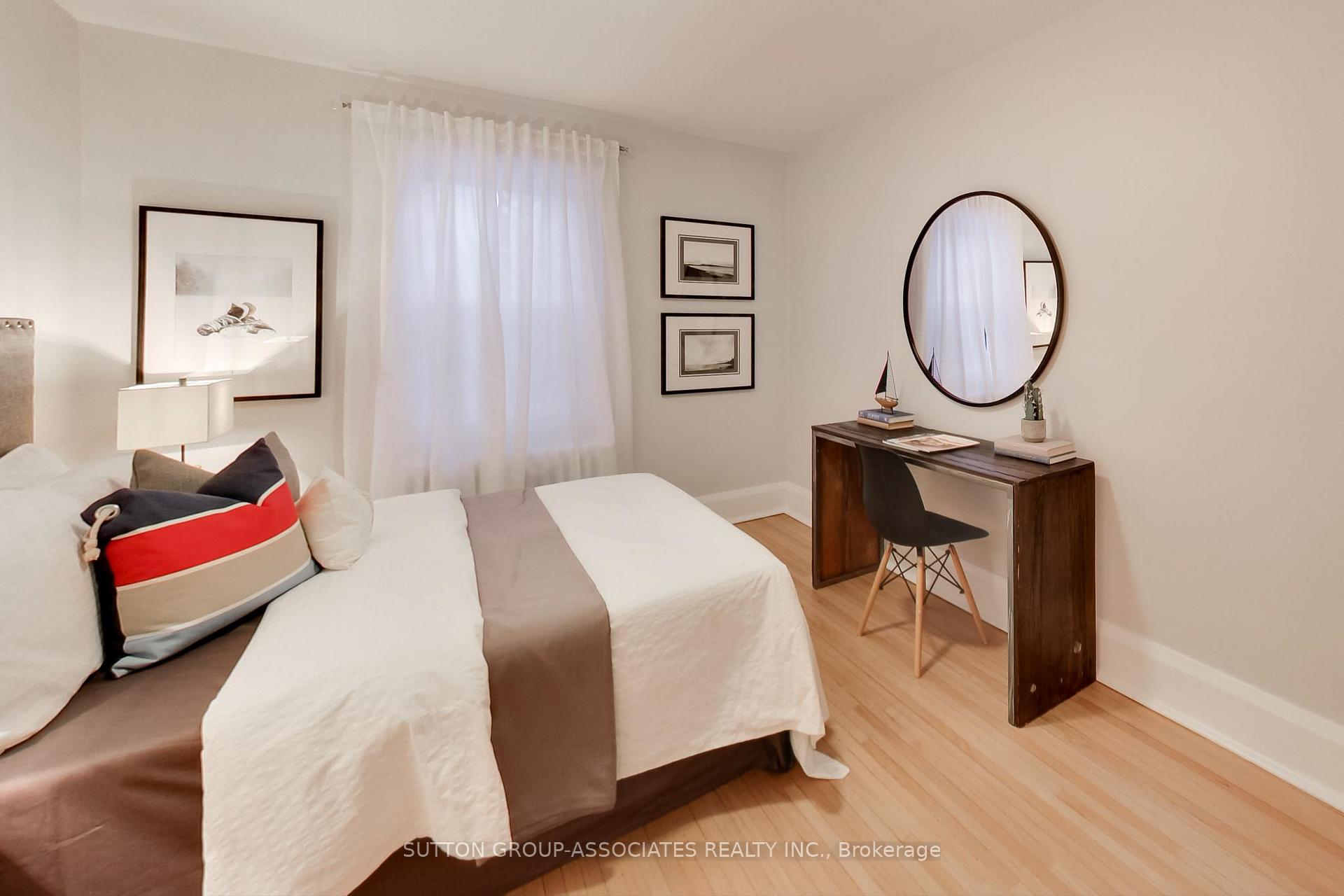 Photo 7 of 25 Roseneath Gardens, Toronto, Oakwood Village — HOMEH