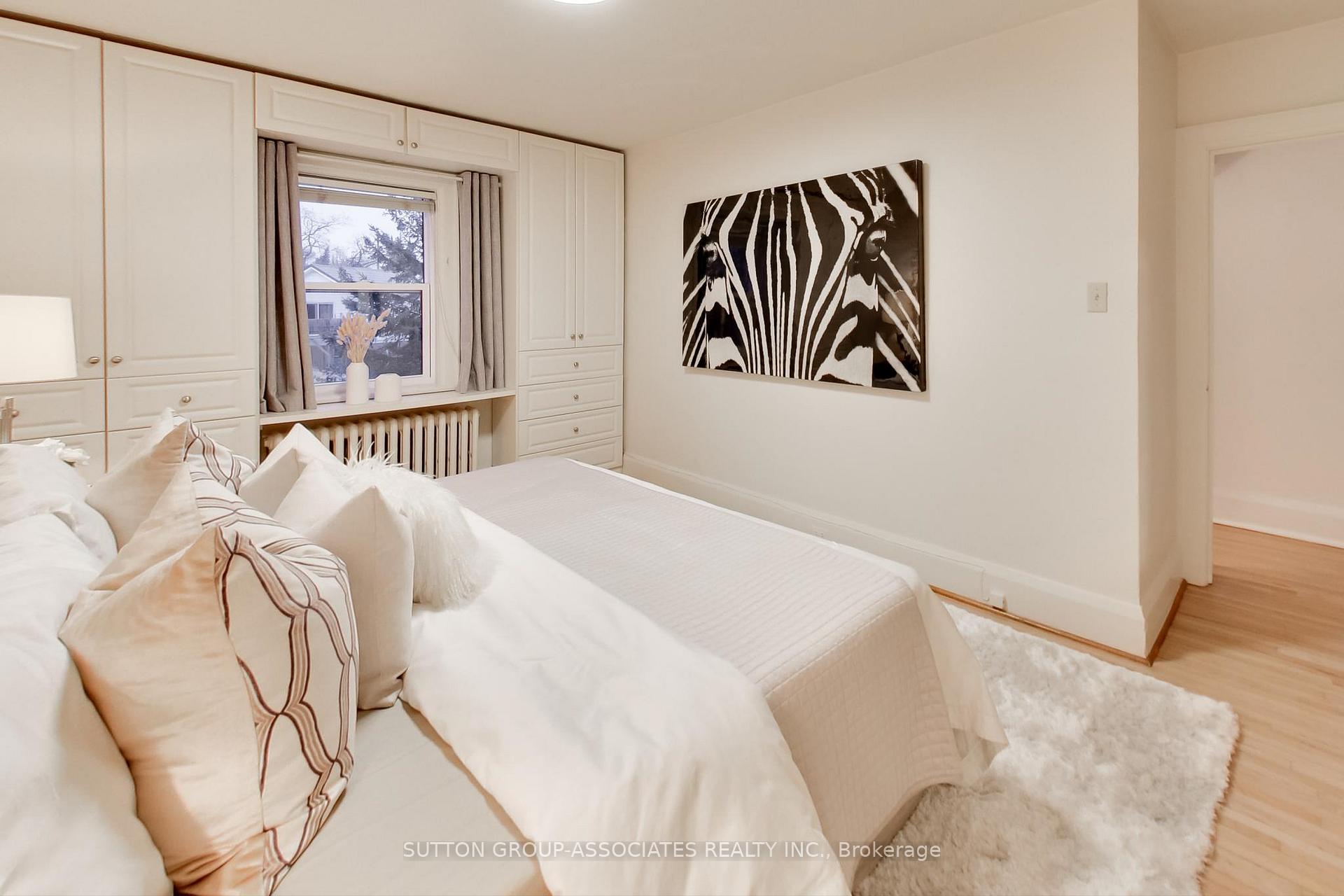 Photo 15 of 25 Roseneath Gardens, Toronto, Oakwood Village — HOMEH