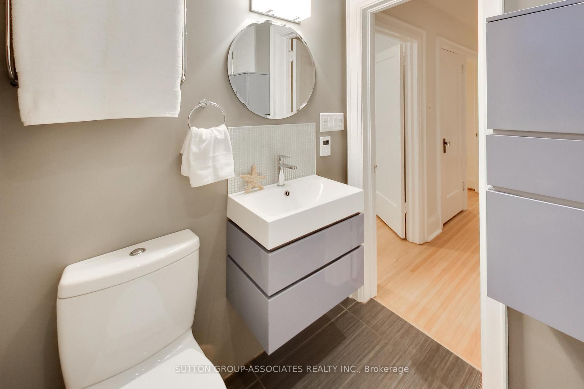Photo 11 of 25 Roseneath Gardens, Toronto, Oakwood Village — HOMEH
