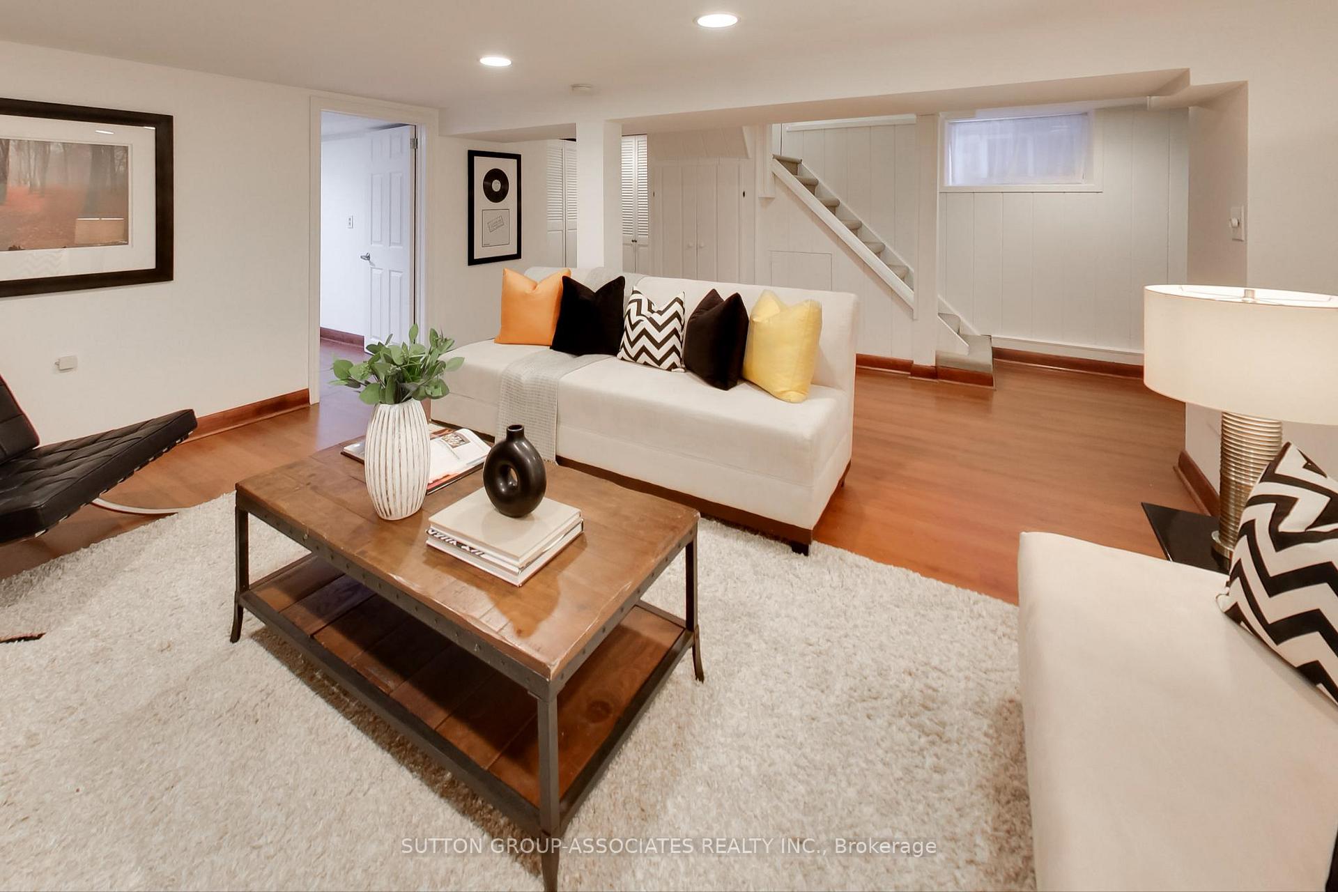 Photo 2 of 25 Roseneath Gardens, Toronto, Oakwood Village — HOMEH