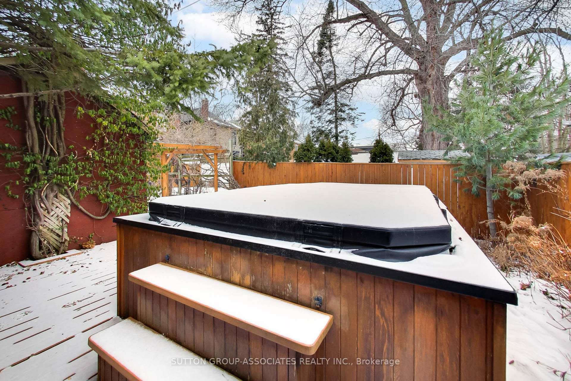 Photo 29 of 25 Roseneath Gardens, Toronto, Oakwood Village — HOMEH