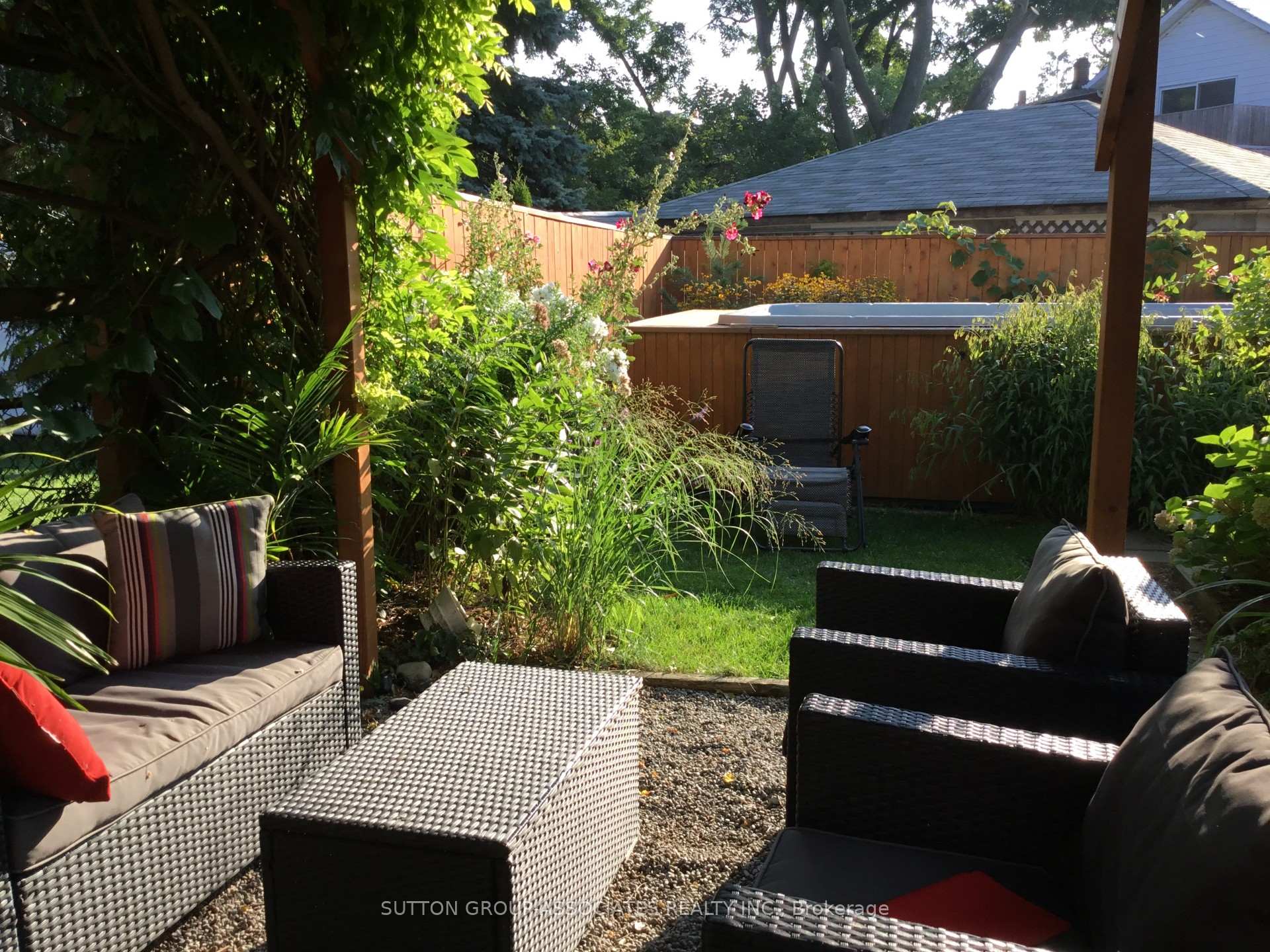 Photo 37 of 25 Roseneath Gardens, Toronto, Oakwood Village — HOMEH