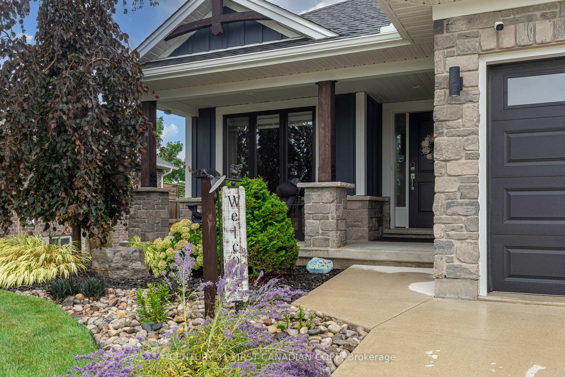 Photo 3 of 209 Everett Lane, Strathroy-Caradoc, NE — HOMEH