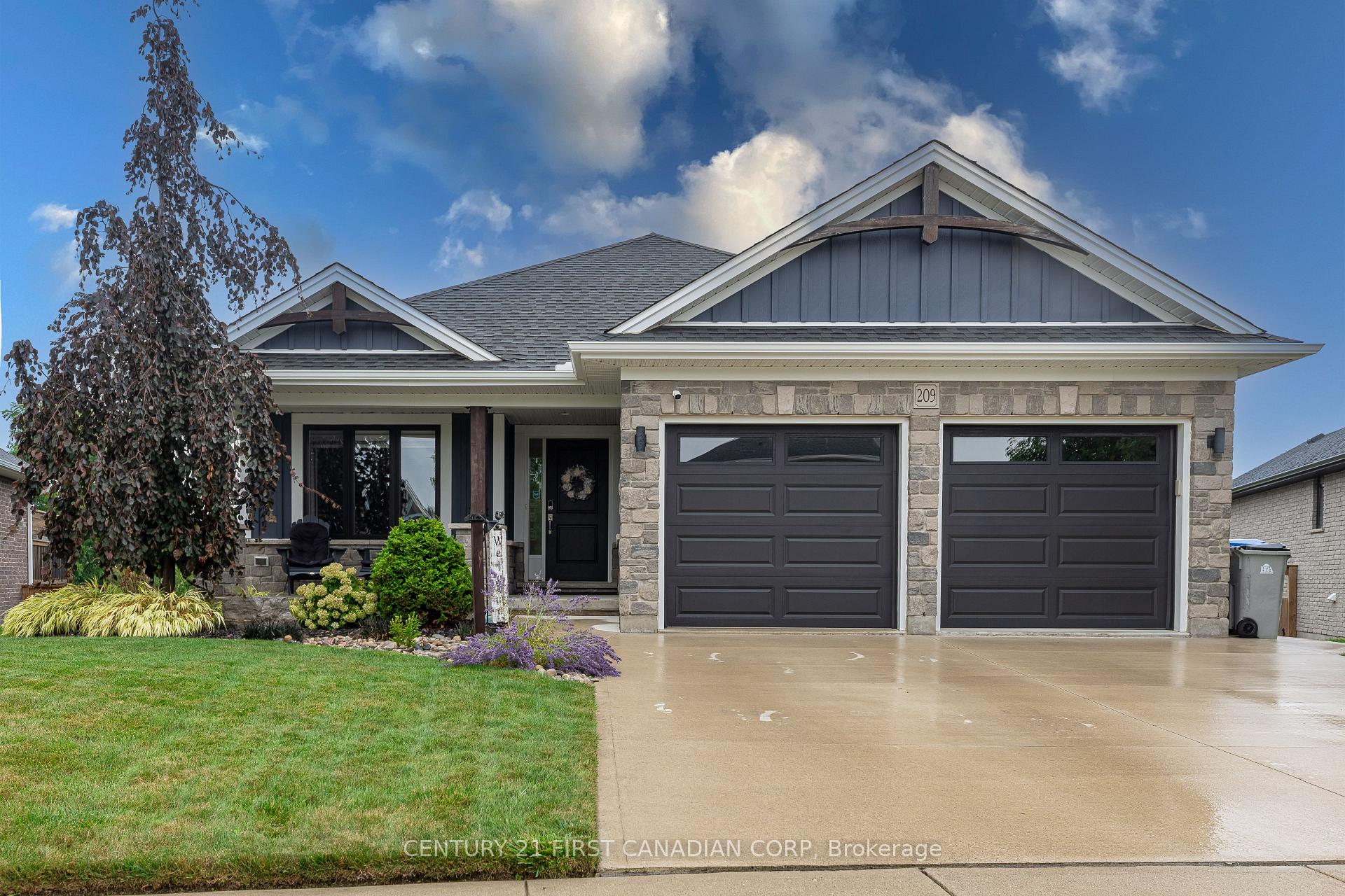 Photo 4 of 209 Everett Lane, Strathroy-Caradoc, NE — HOMEH