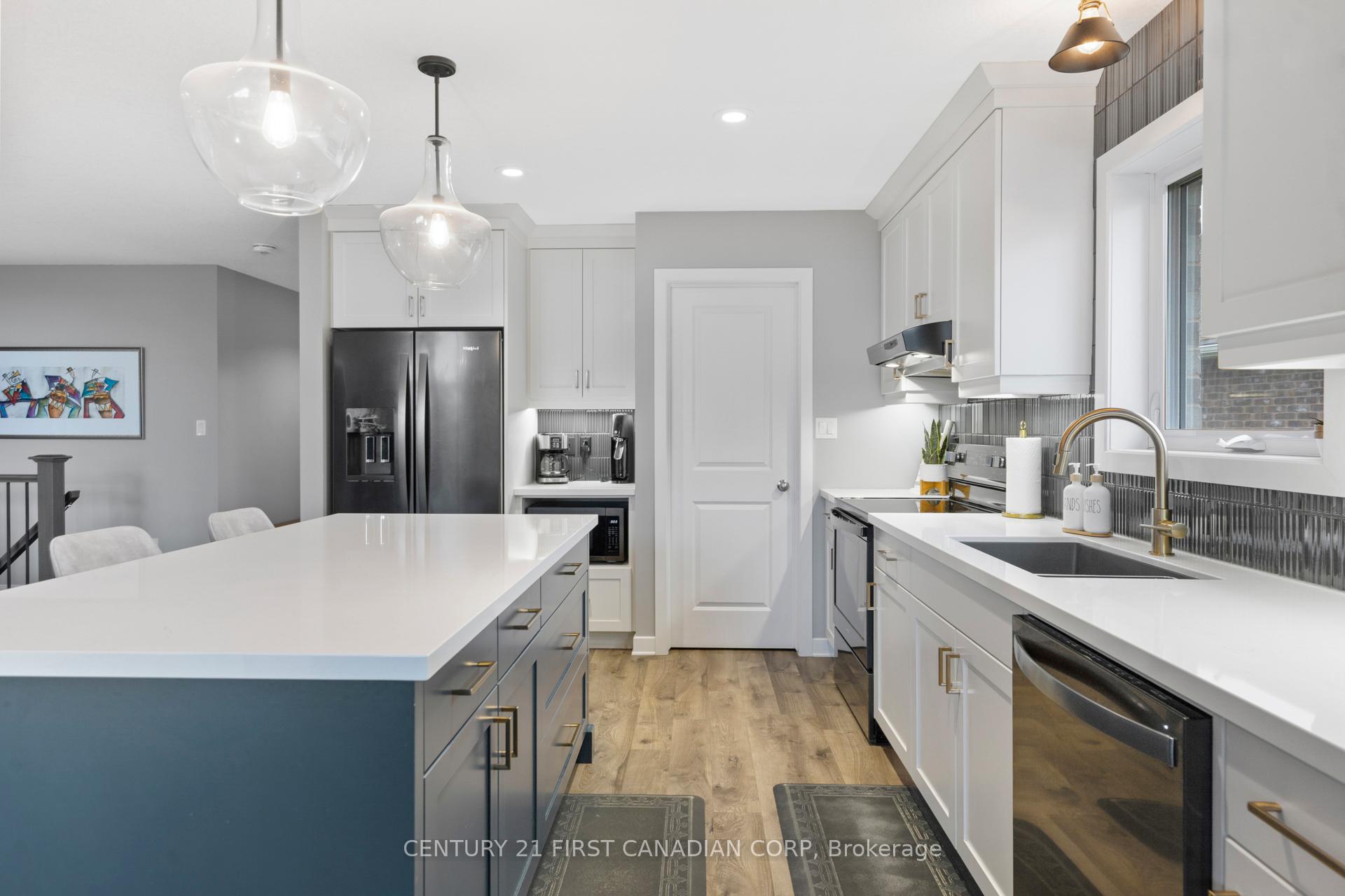 Photo 21 of 209 Everett Lane, Strathroy-Caradoc, NE — HOMEH
