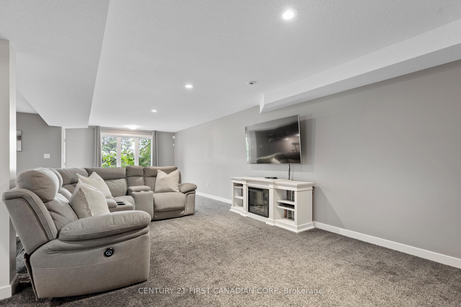 Photo 32 of 209 Everett Lane, Strathroy-Caradoc, NE — HOMEH