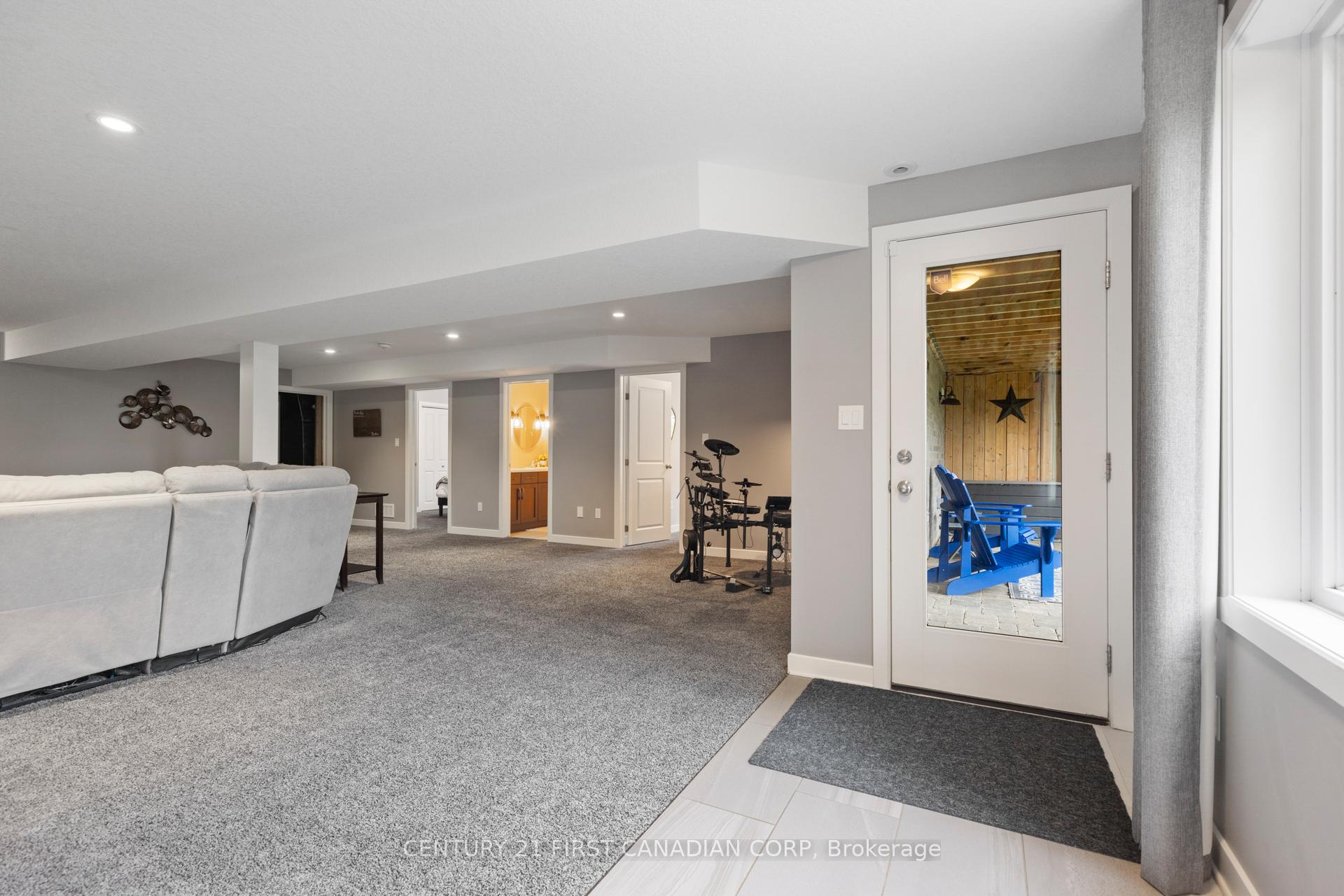 Photo 34 of 209 Everett Lane, Strathroy-Caradoc, NE — HOMEH