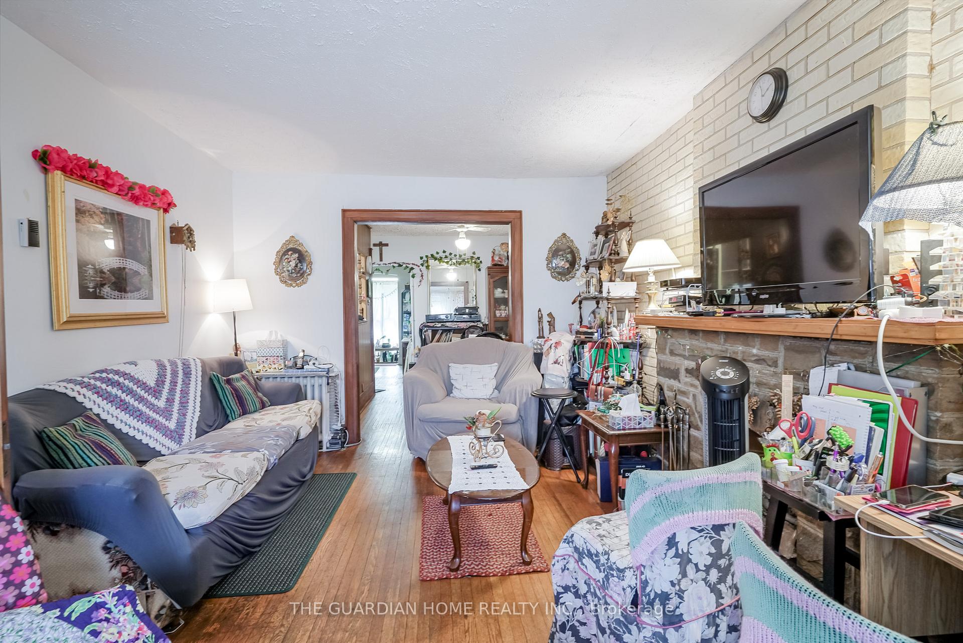 Photo 2 of 466 Donlands Avenue, Toronto, East York — HOMEH