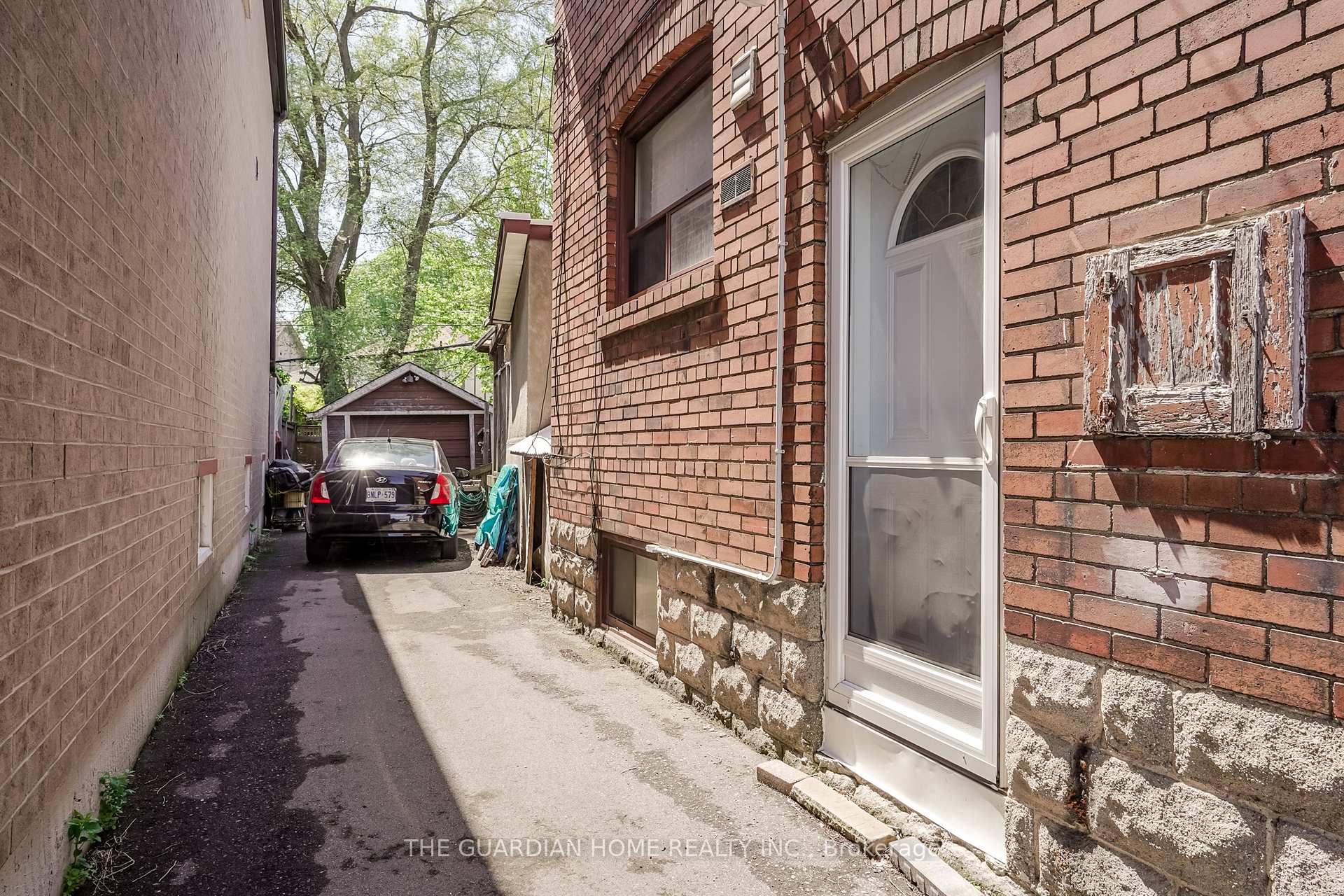 Photo 5 of 466 Donlands Avenue, Toronto, East York — HOMEH