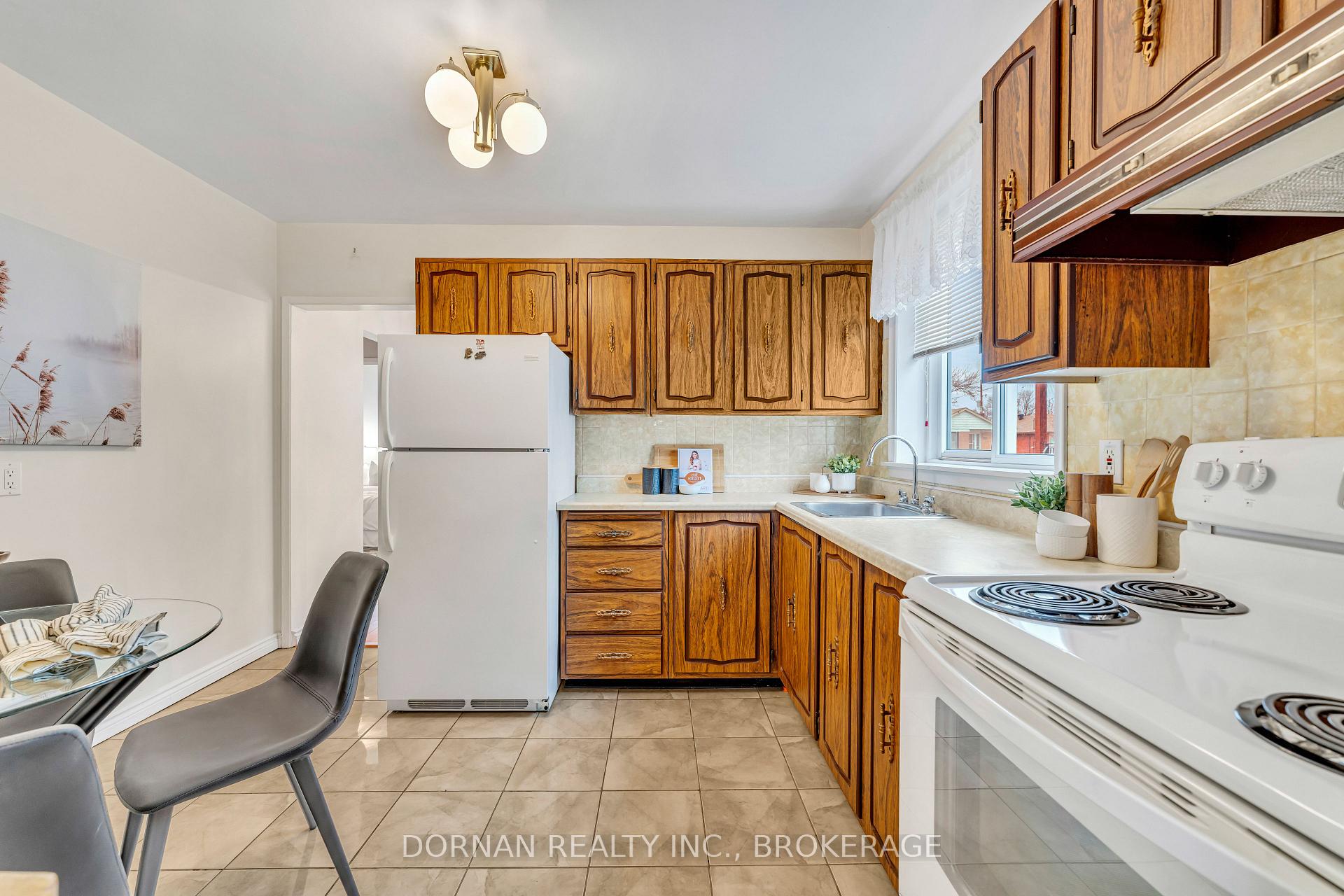 Photo 12 of 11 Frey Crescent, Scarborough, Wexford-Maryvale — HOMEH