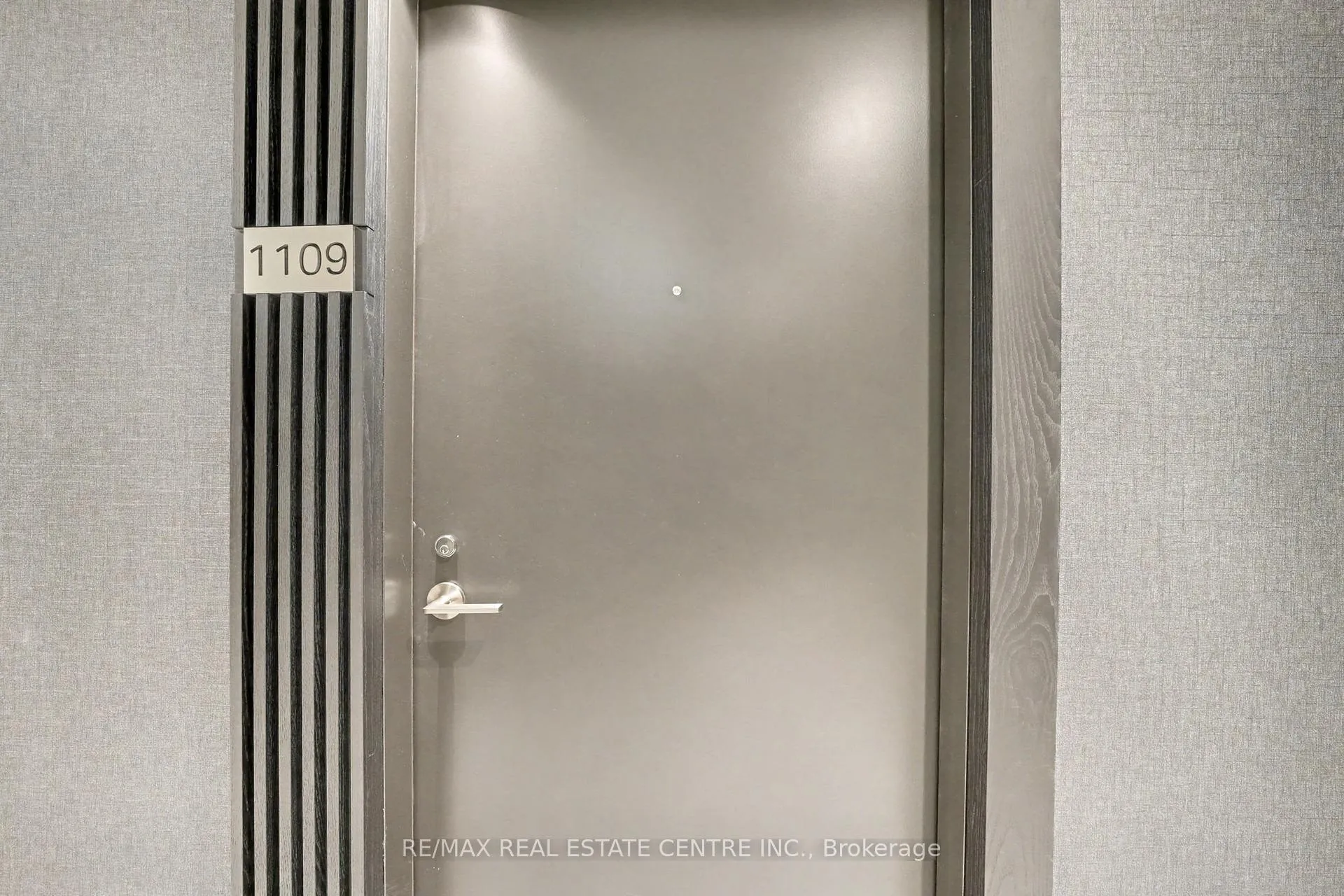Photo 3 of Unit 1109, 120 Broadway Avenue, Toronto, Mount Pleasant West — HOMEH