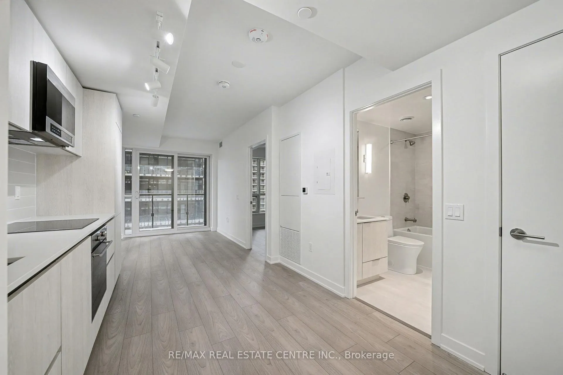 Photo 4 of Unit 1109, 120 Broadway Avenue, Toronto, Mount Pleasant West — HOMEH