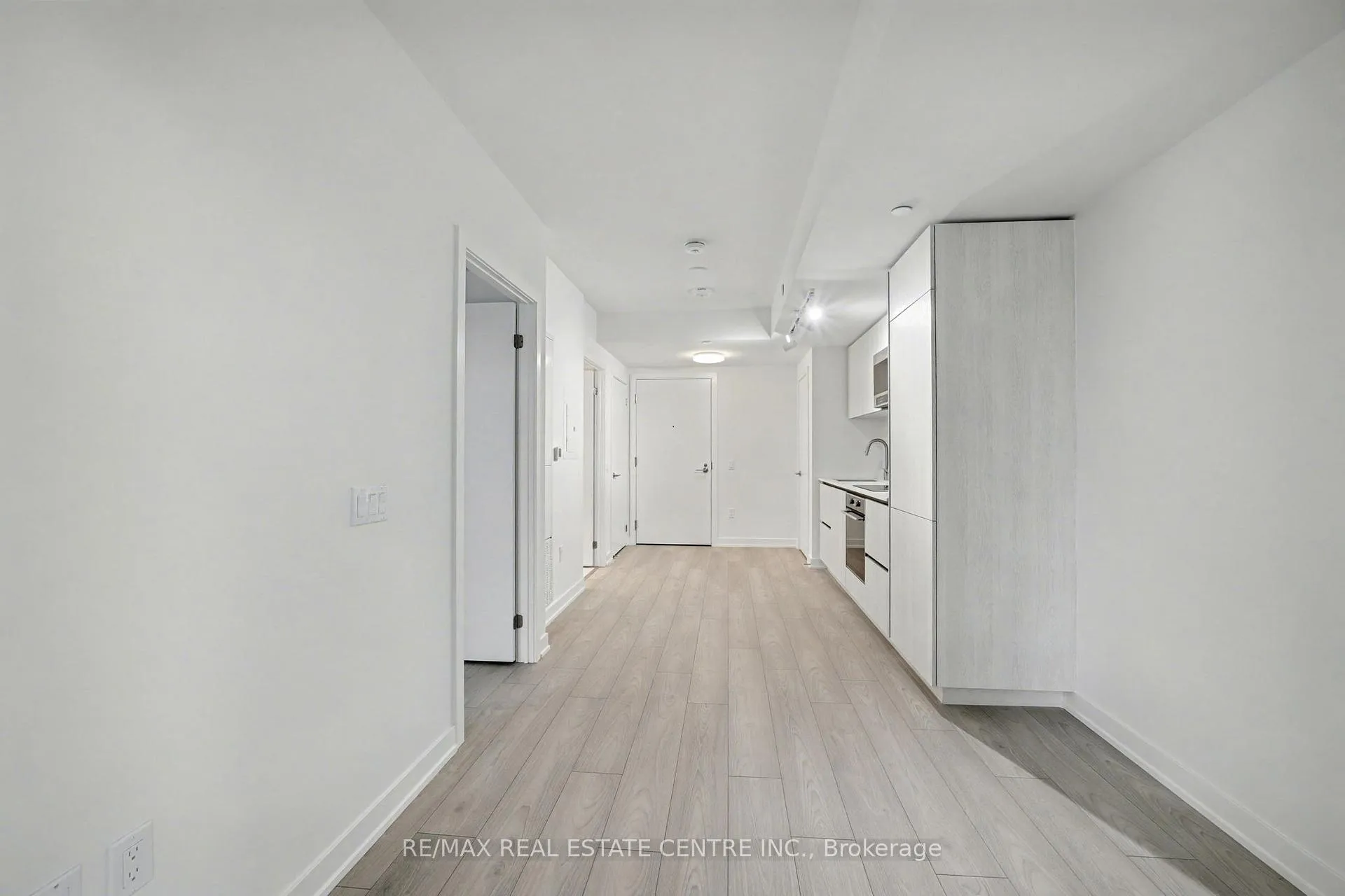 Photo 7 of Unit 1109, 120 Broadway Avenue, Toronto, Mount Pleasant West — HOMEH