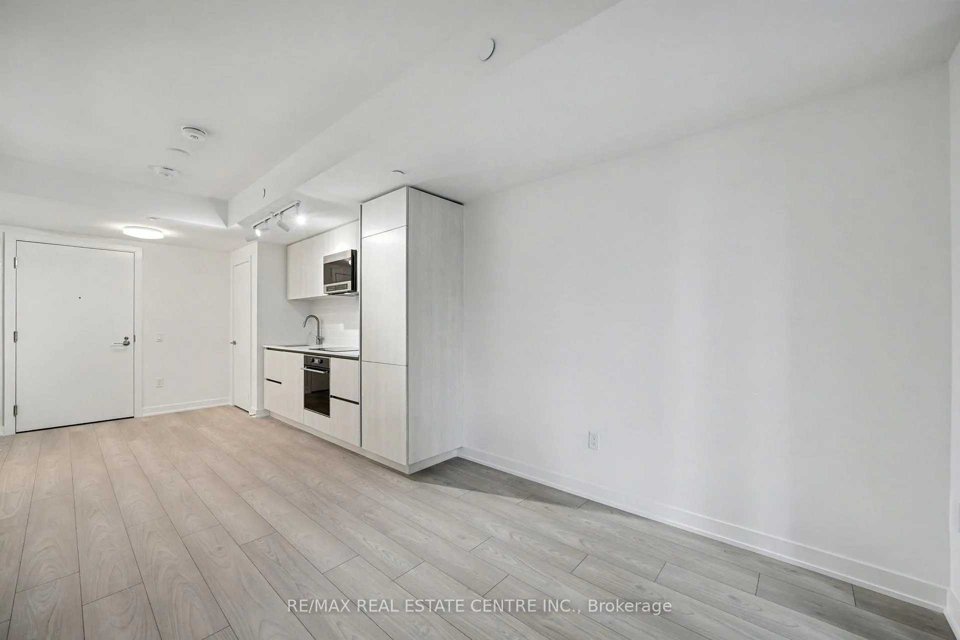 Photo 8 of Unit 1109, 120 Broadway Avenue, Toronto, Mount Pleasant West — HOMEH