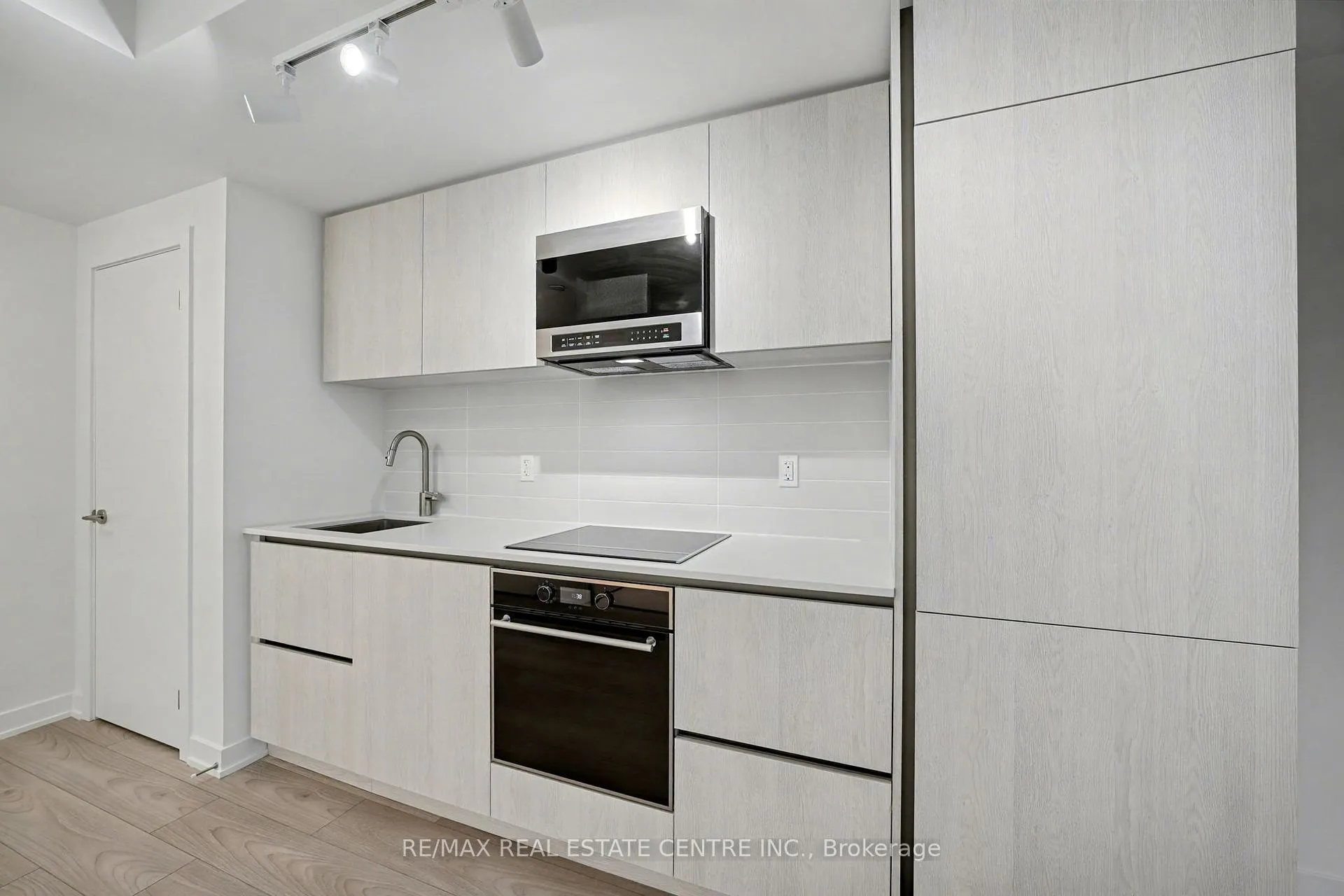 Photo 9 of Unit 1109, 120 Broadway Avenue, Toronto, Mount Pleasant West — HOMEH