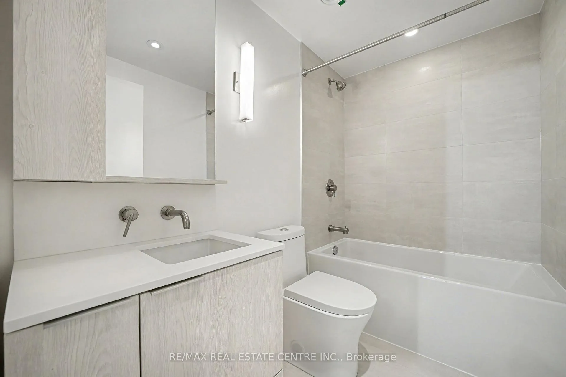 Photo 17 of Unit 1109, 120 Broadway Avenue, Toronto, Mount Pleasant West — HOMEH