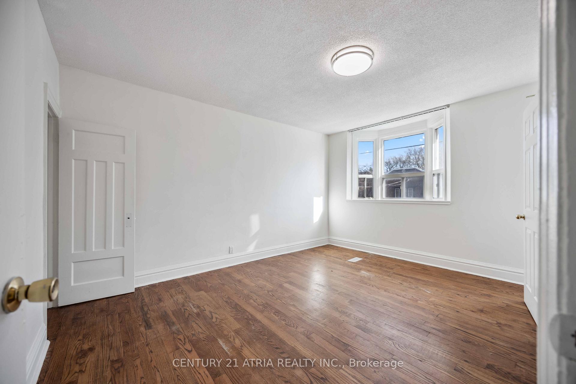 Photo 4 of 1860 Gerrard Street E, Toronto, Woodbine Corridor — HOMEH